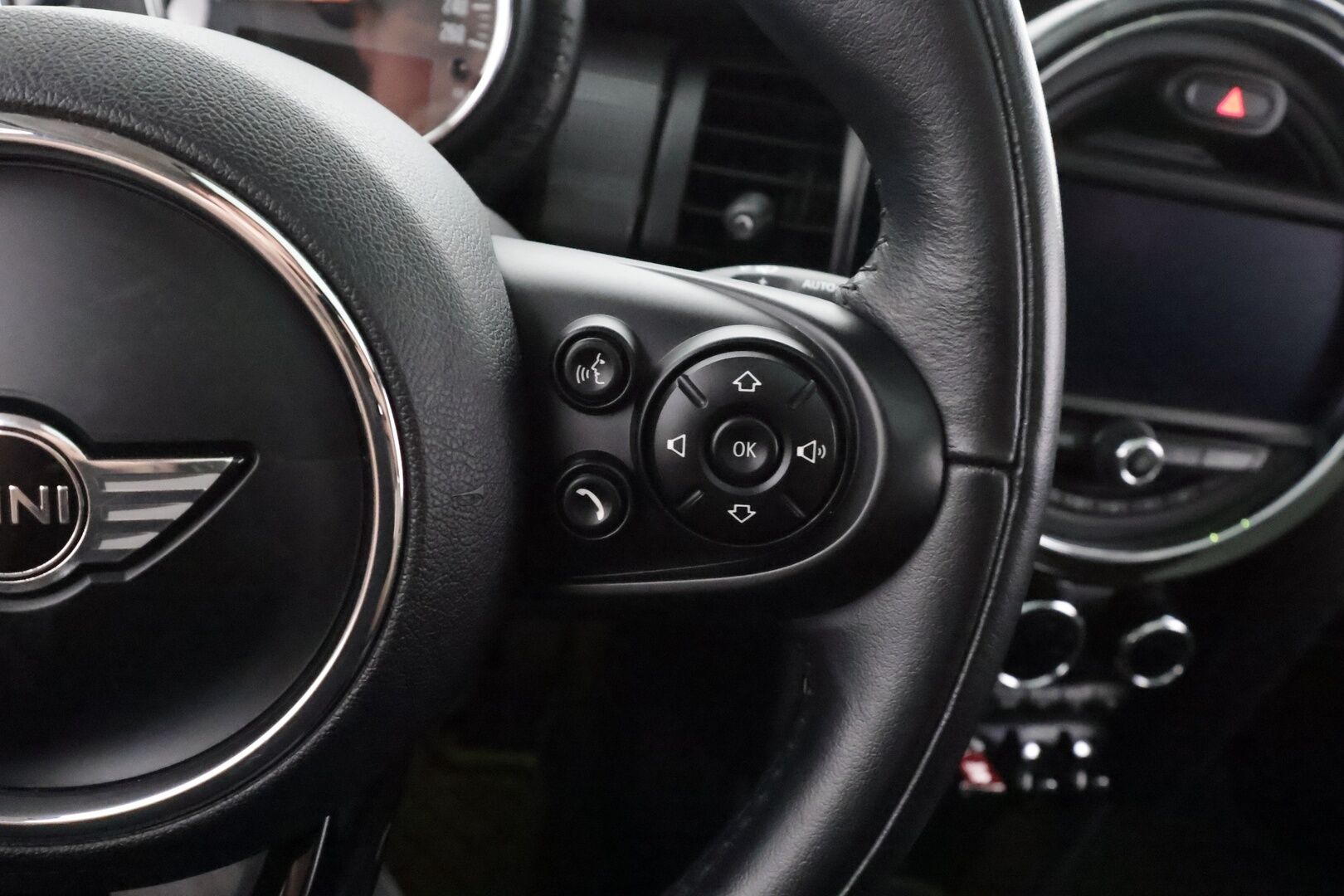 MINI Hatchback 2016 5-ovinen Cooper Business - | Vakkari | Lohko | Adapt Jousitus | P.Tutka | HUD | Panorama | Sporttipenkit | H/K | LED | Suomi-auto | Merkkihuollettu | Kahdet Renkaat |