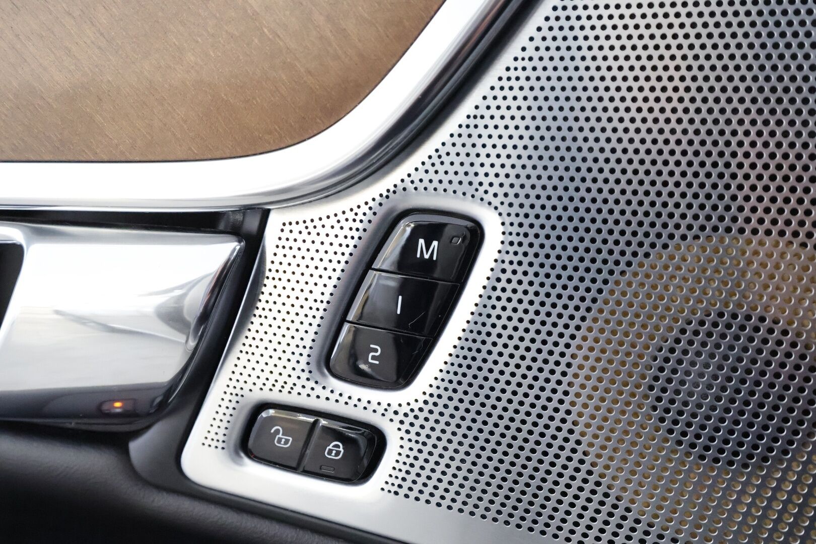 Volvo S90 2017 D4 Inscription aut * ACC / HUD / B&W / Muistipenkit / Full LED / Navi / Lasikattoluukku / Webasto / KeylessGo / BLIS / Nahat / 360° * - 1.Om Suomi-auto / Kahdet renkaat aluvanteilla / Huippuvarusteet - HULLU BLACKWEEK KORKOTARJOUS 2,49%