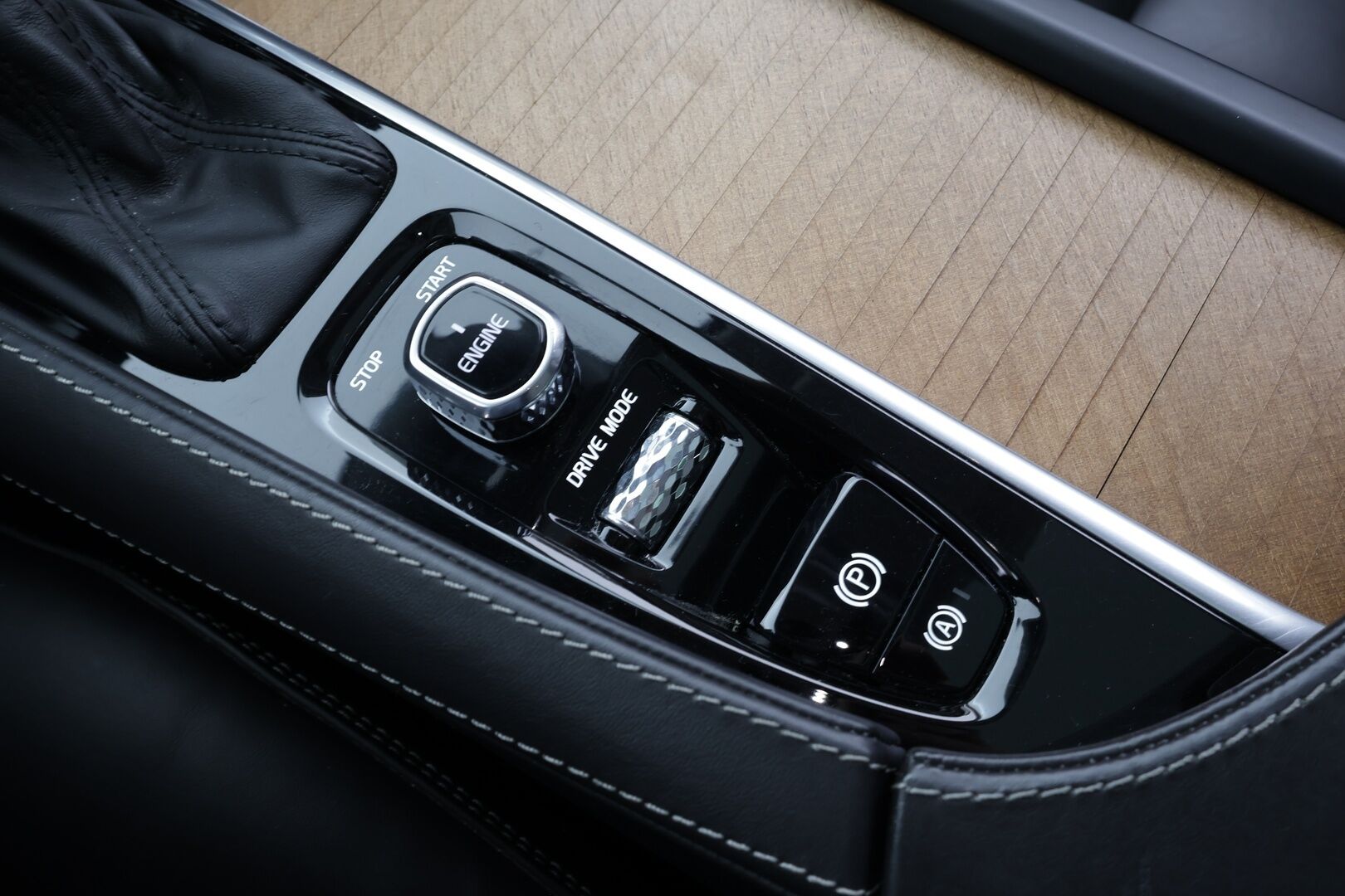 Volvo S90 2017 D4 Inscription aut * ACC / HUD / B&W / Muistipenkit / Full LED / Navi / Lasikattoluukku / Webasto / KeylessGo / BLIS / Nahat / 360° * - 1.Om Suomi-auto / Kahdet renkaat aluvanteilla / Huippuvarusteet - HULLU BLACKWEEK KORKOTARJOUS 2,49%