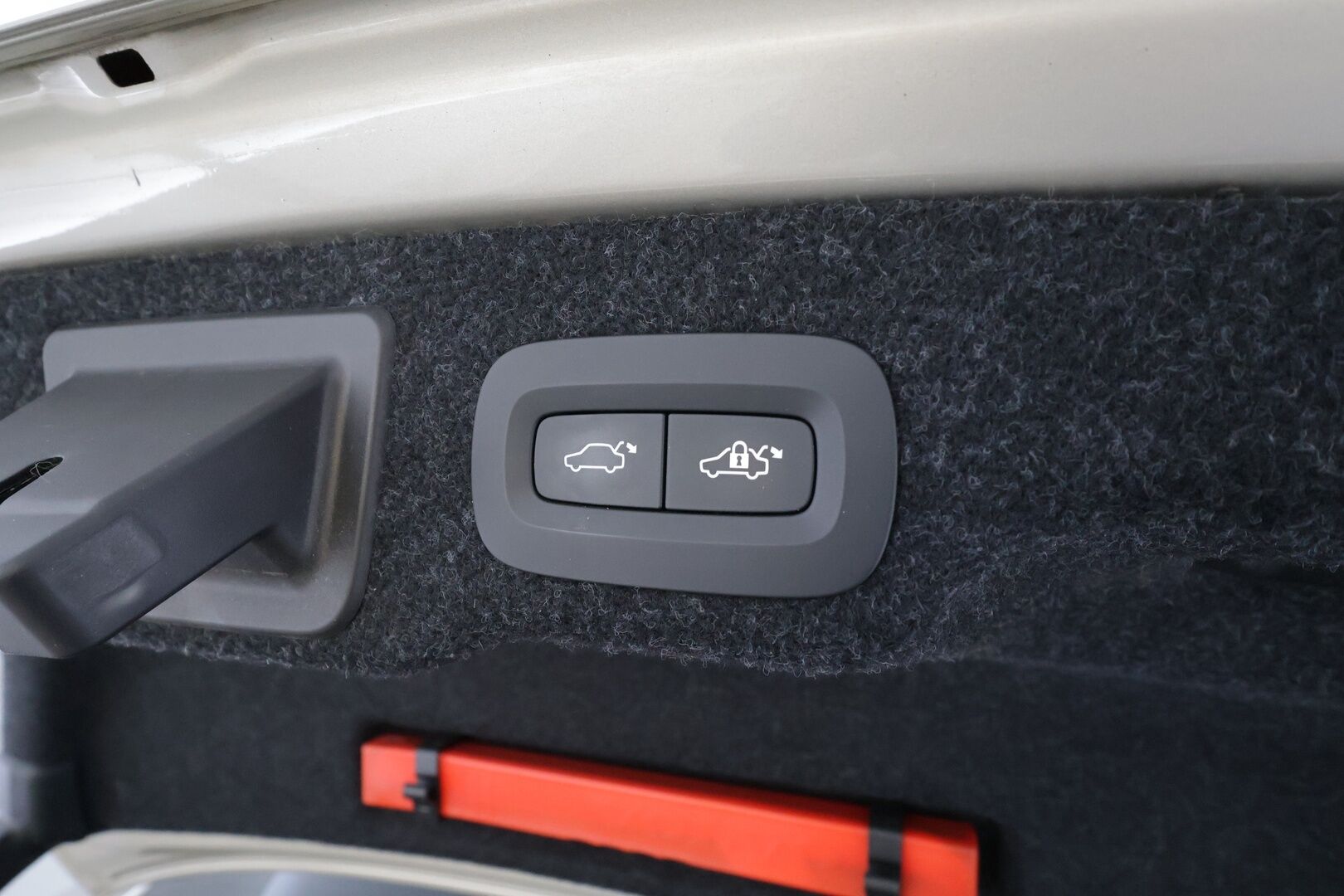 Volvo S90 2017 D4 Inscription aut * ACC / HUD / B&W / Muistipenkit / Full LED / Navi / Lasikattoluukku / Webasto / KeylessGo / BLIS / Nahat / 360° * - 1.Om Suomi-auto / Kahdet renkaat aluvanteilla / Huippuvarusteet - HULLU BLACKWEEK KORKOTARJOUS 2,49%