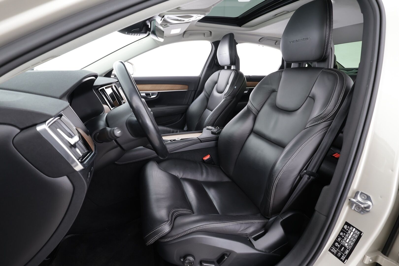 Volvo S90 2017 D4 Inscription aut * ACC / HUD / B&W / Muistipenkit / Full LED / Navi / Lasikattoluukku / Webasto / KeylessGo / BLIS / Nahat / 360° * - 1.Om Suomi-auto / Kahdet renkaat aluvanteilla / Huippuvarusteet - HULLU BLACKWEEK KORKOTARJOUS 2,49%