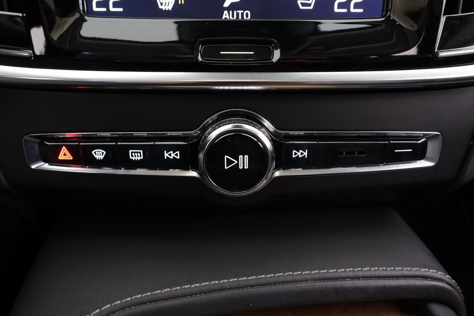 Volvo S90 2017 D4 Inscription aut * ACC / HUD / B&W / Muistipenkit / Full LED / Navi / Lasikattoluukku / Webasto / KeylessGo / BLIS / Nahat / 360° * - 1.Om Suomi-auto / Kahdet renkaat aluvanteilla / Huippuvarusteet - HULLU BLACKWEEK KORKOTARJOUS 2,49%