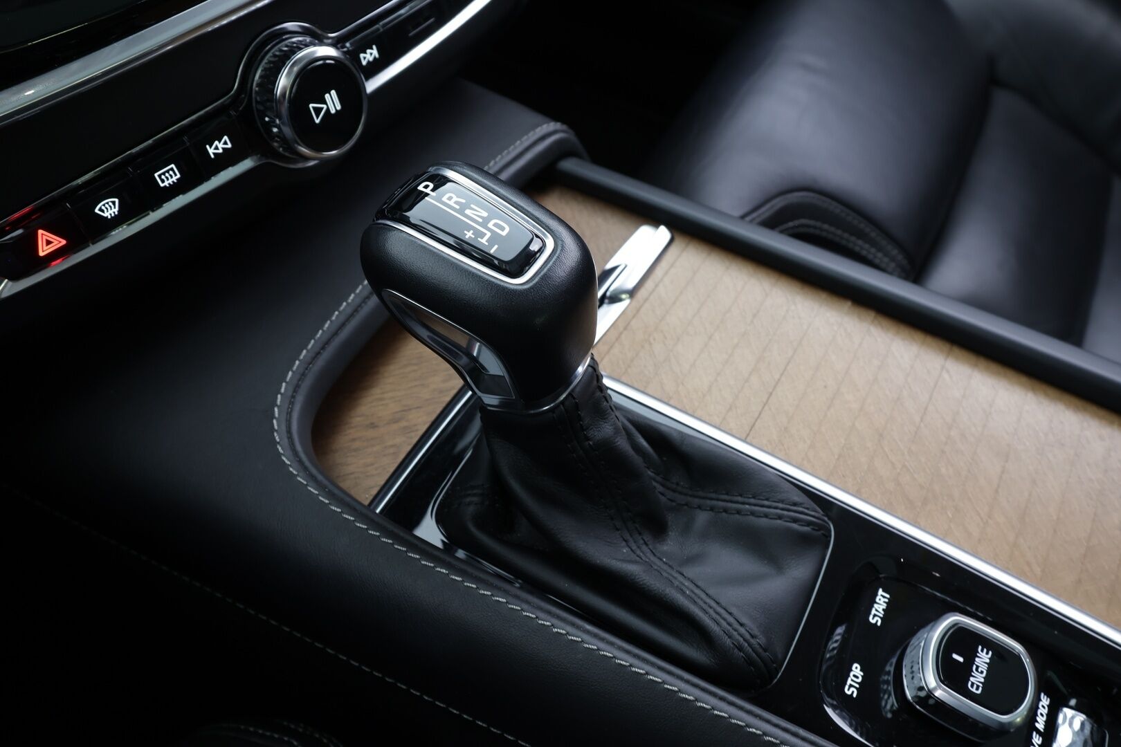 Volvo S90 2017 D4 Inscription aut * ACC / HUD / B&W / Muistipenkit / Full LED / Navi / Lasikattoluukku / Webasto / KeylessGo / BLIS / Nahat / 360° * - 1.Om Suomi-auto / Kahdet renkaat aluvanteilla / Huippuvarusteet - HULLU BLACKWEEK KORKOTARJOUS 2,49%