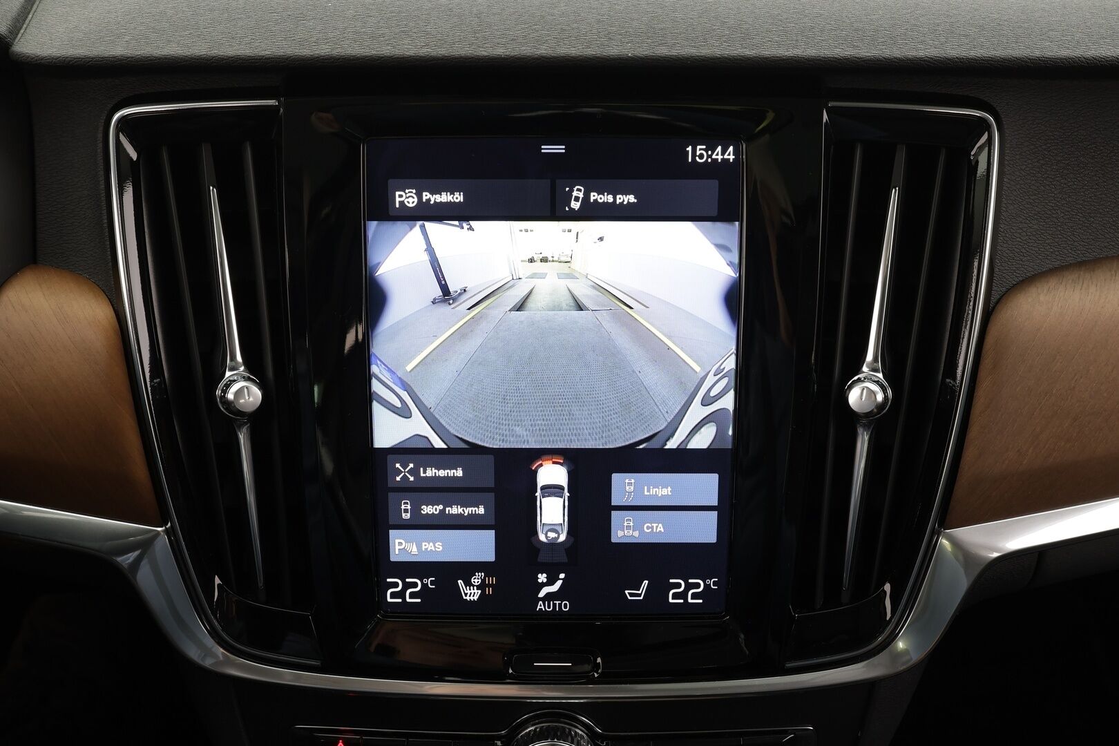 Volvo S90 2017 D4 Inscription aut * ACC / HUD / B&W / Muistipenkit / Full LED / Navi / Lasikattoluukku / Webasto / KeylessGo / BLIS / Nahat / 360° * - 1.Om Suomi-auto / Kahdet renkaat aluvanteilla / Huippuvarusteet - HULLU BLACKWEEK KORKOTARJOUS 2,49%