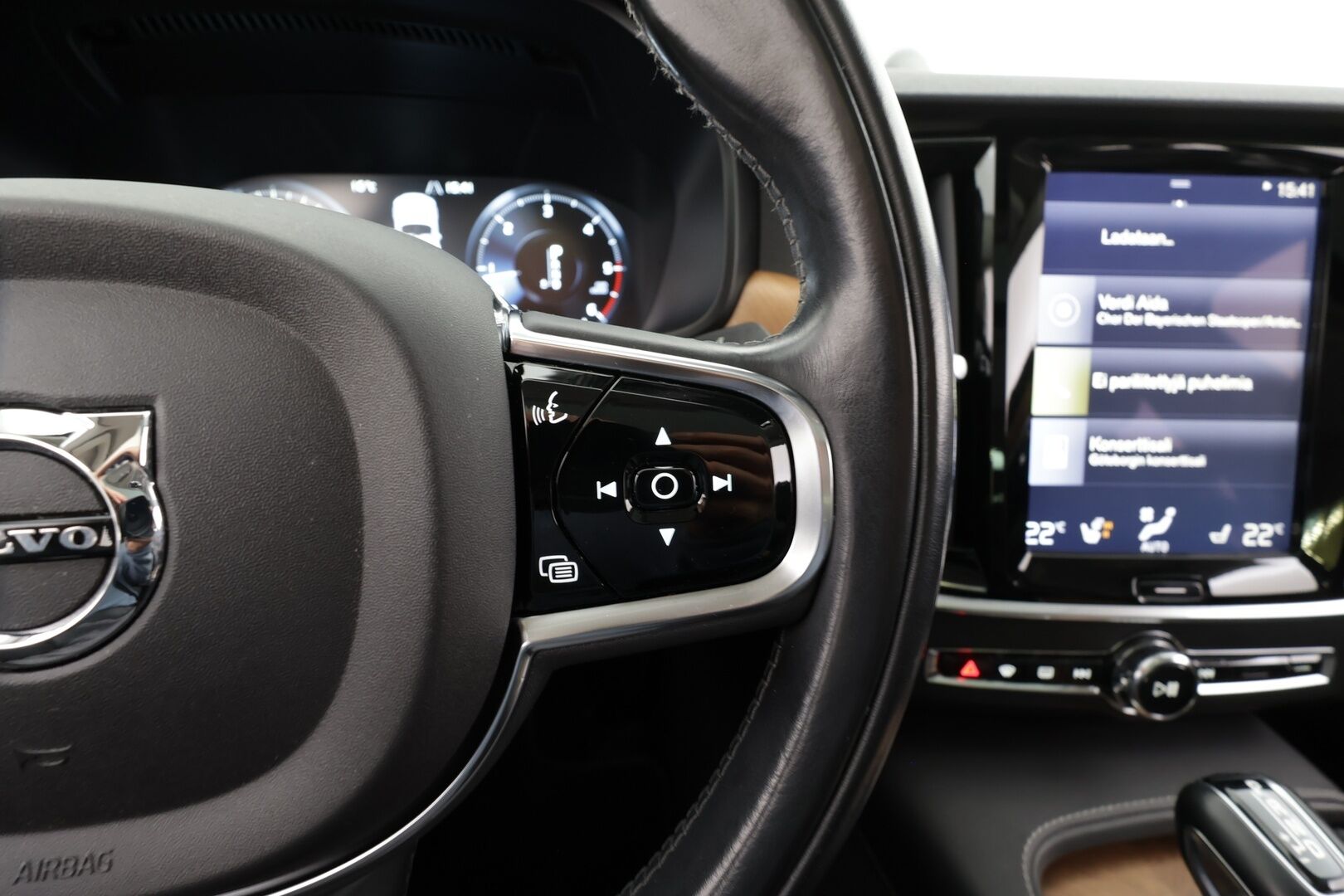 Volvo S90 2017 D4 Inscription aut * ACC / HUD / B&W / Muistipenkit / Full LED / Navi / Lasikattoluukku / Webasto / KeylessGo / BLIS / Nahat / 360° * - 1.Om Suomi-auto / Kahdet renkaat aluvanteilla / Huippuvarusteet - HULLU BLACKWEEK KORKOTARJOUS 2,49%