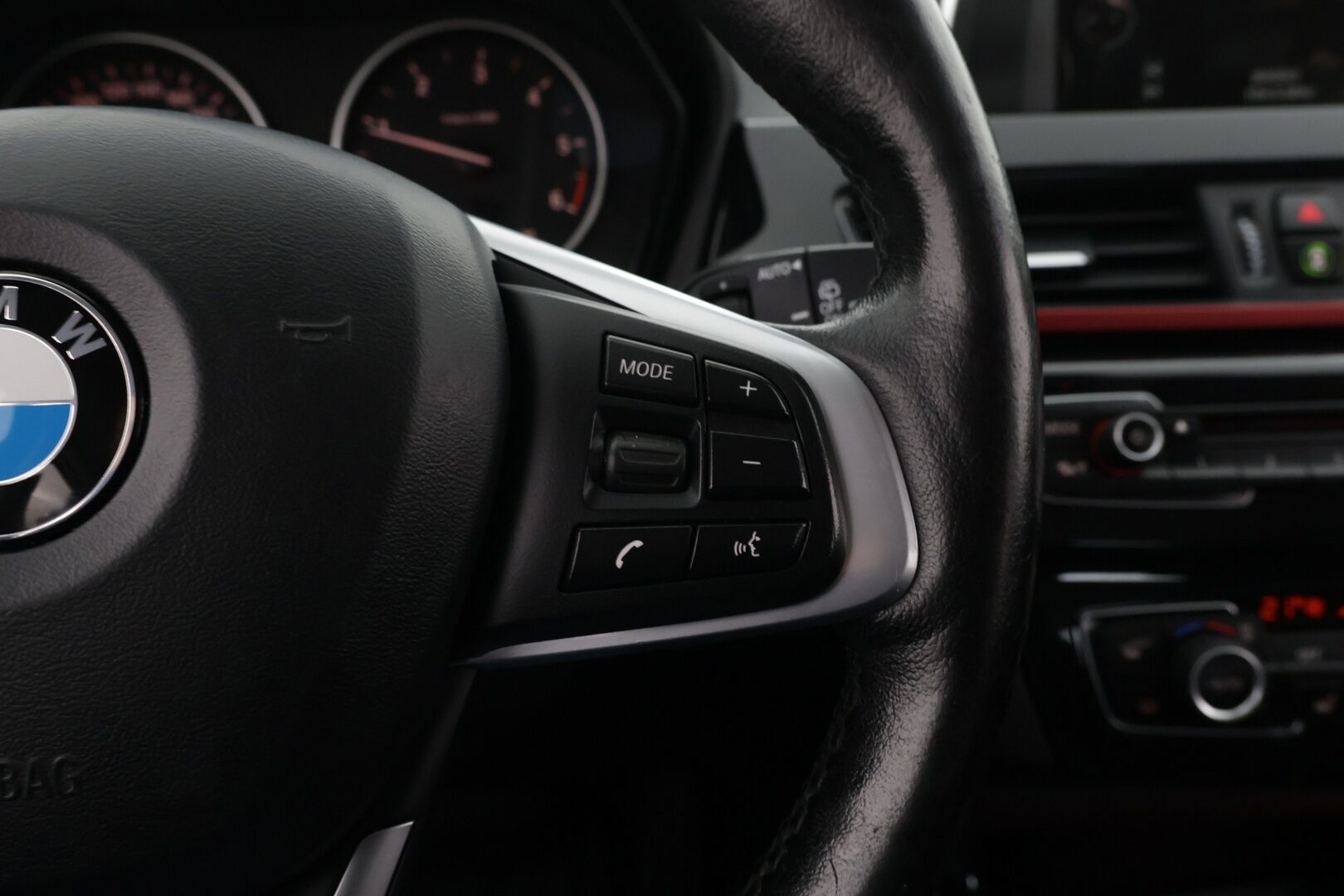 BMW X1 2016 F48 sDrive 18d A Business Sport * Sport istuimet / Vakkari / Sähkökontti / Koukku / Lohko+sisä / Led* - HULLUT AVAJAISHULINAT KORKOTARJOUS 3,29 %