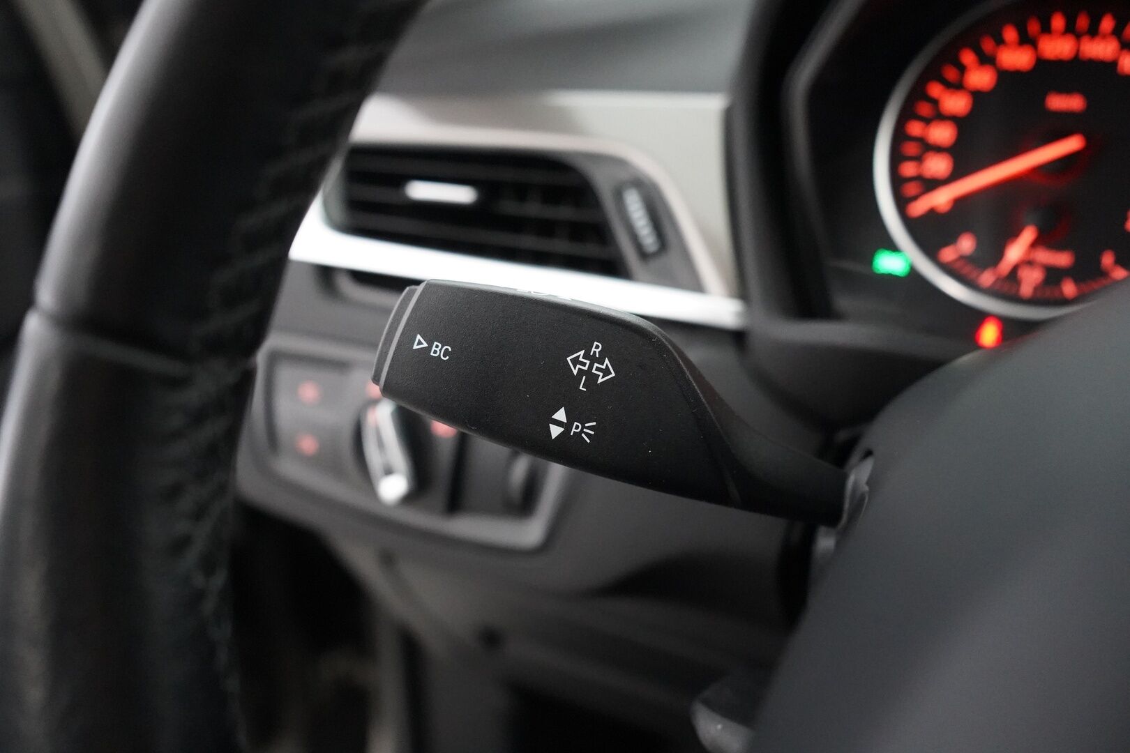 BMW X1 2016 F48 xDrive18d A Business xLine * Vakkari / Tutka / Koukku / Navi / Lohko * * - Suomi-auto / Kahdet renkaat alumiinivanteilla / Neliveto / Myydään juuri huollettuna!