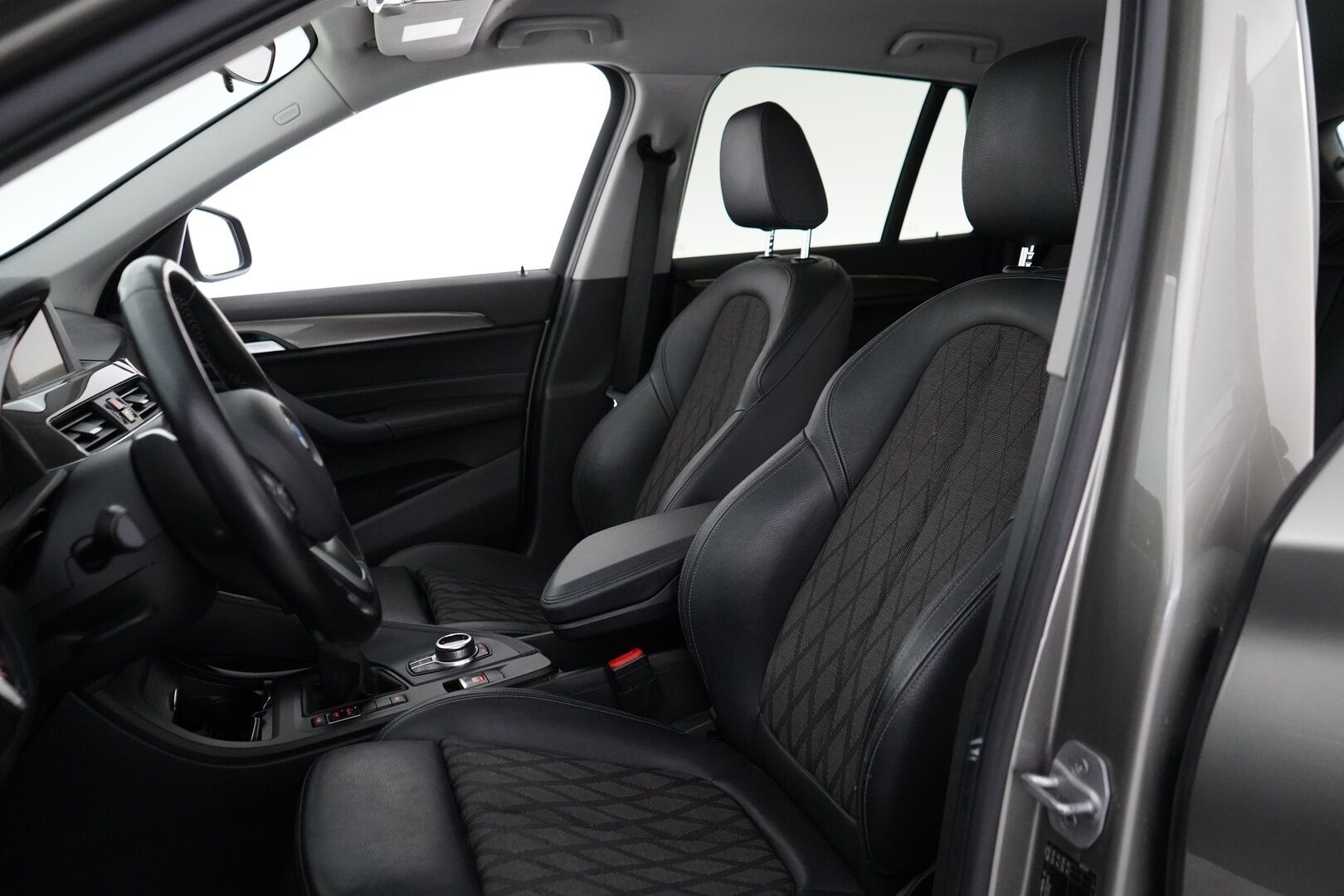 BMW X1 2016 F48 xDrive18d A Business xLine * Vakkari / Tutka / Koukku / Navi / Lohko * * - Suomi-auto / Kahdet renkaat alumiinivanteilla / Neliveto / Myydään juuri huollettuna!