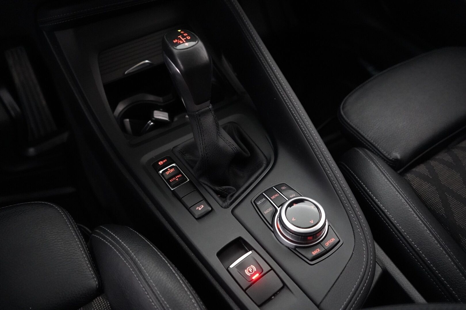 BMW X1 2016 F48 xDrive18d A Business xLine * Vakkari / Tutka / Koukku / Navi / Lohko * * - Suomi-auto / Kahdet renkaat alumiinivanteilla / Neliveto / Myydään juuri huollettuna!