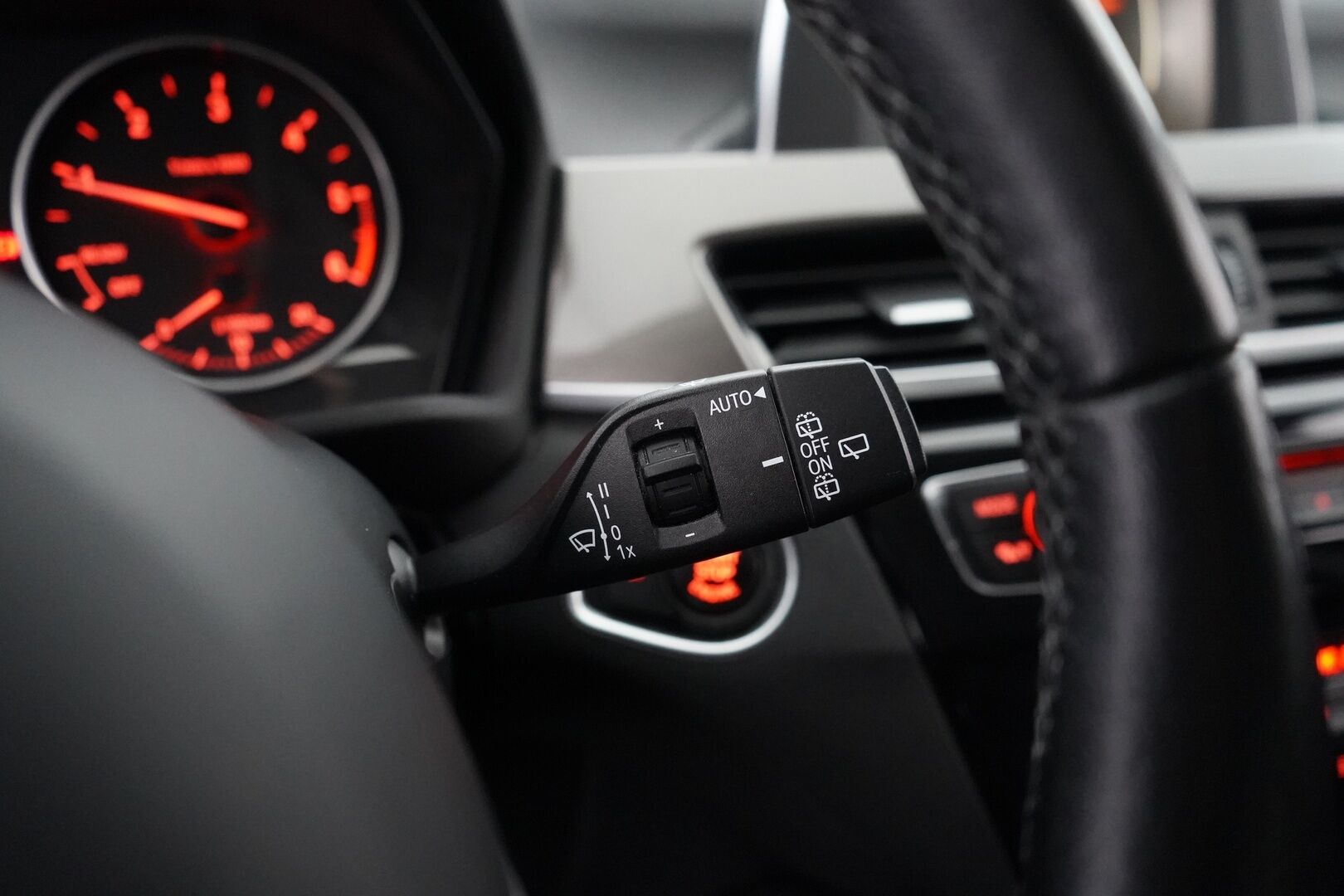 BMW X1 2016 F48 xDrive18d A Business xLine * Vakkari / Tutka / Koukku / Navi / Lohko * * - Suomi-auto / Kahdet renkaat alumiinivanteilla / Neliveto / Myydään juuri huollettuna!