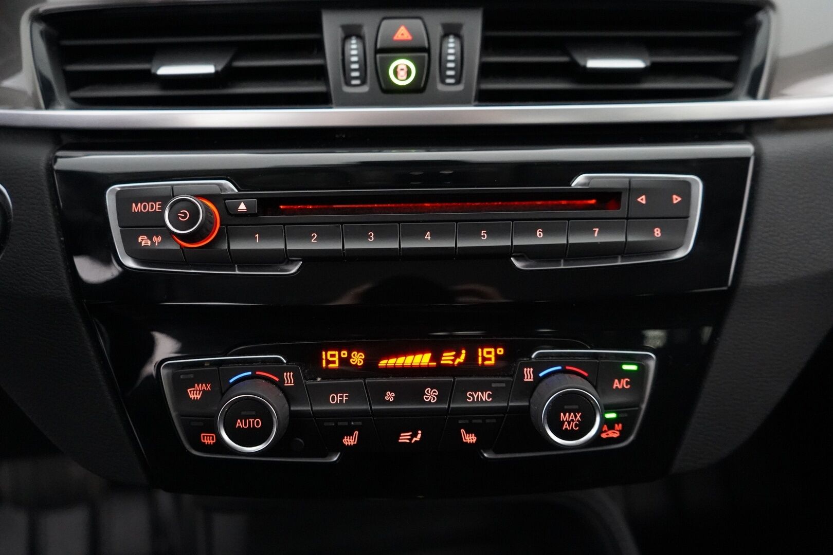 BMW X1 2016 F48 xDrive18d A Business xLine * Vakkari / Tutka / Koukku / Navi / Lohko * * - Suomi-auto / Kahdet renkaat alumiinivanteilla / Neliveto / Myydään juuri huollettuna!