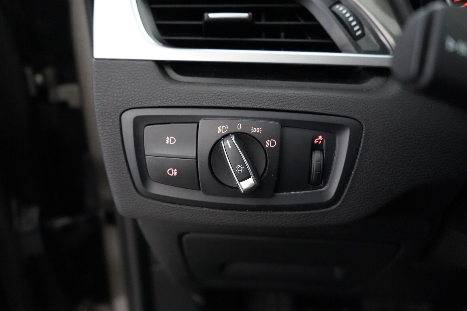 BMW X1 2016 F48 xDrive18d A Business xLine * Vakkari / Tutka / Koukku / Navi / Lohko * * - Suomi-auto / Kahdet renkaat alumiinivanteilla / Neliveto / Myydään juuri huollettuna!