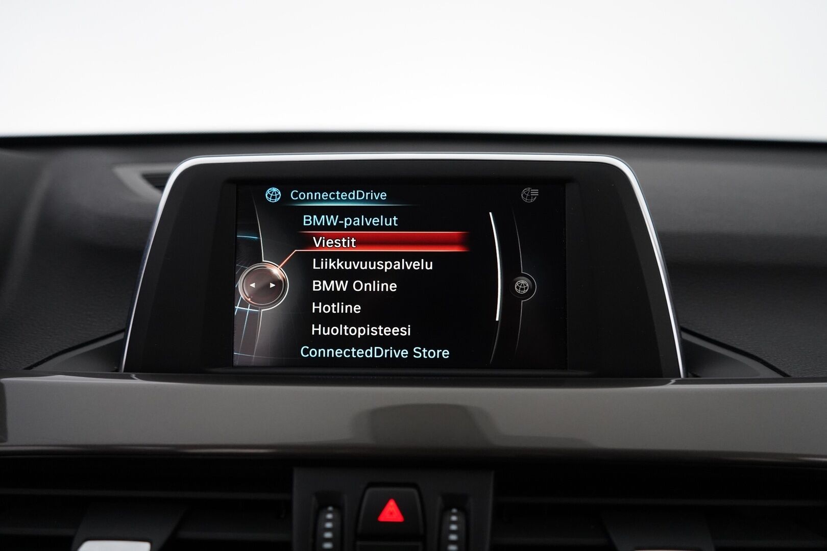 BMW X1 2016 F48 xDrive18d A Business xLine * Vakkari / Tutka / Koukku / Navi / Lohko * * - Suomi-auto / Kahdet renkaat alumiinivanteilla / Neliveto / Myydään juuri huollettuna!