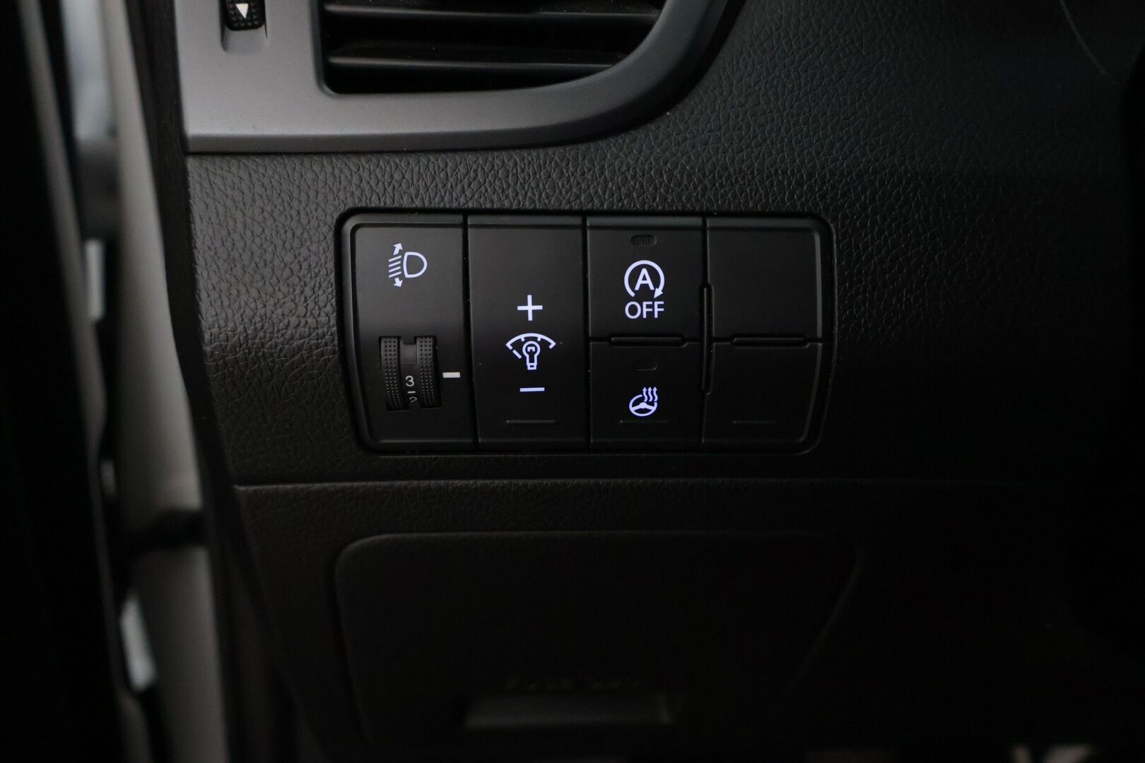 Hyundai i30 5d 2017 1,6 6MT ISG GO! * / Tutkat/ Ratinlämmitin/ Isofix/ Lohko * - Kahdet renkaat, Pienet kilometrit - Osta nyt, maksa vasta ensi vuonna