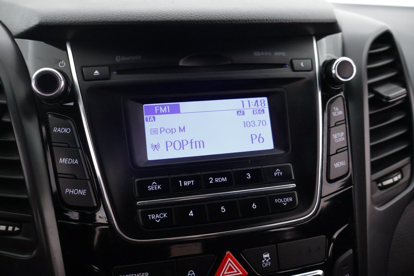 Hyundai i30 5d 2017 1,6 6MT ISG GO! * / Tutkat/ Ratinlämmitin/ Isofix/ Lohko * - Kahdet renkaat, Pienet kilometrit - Osta nyt, maksa vasta ensi vuonna