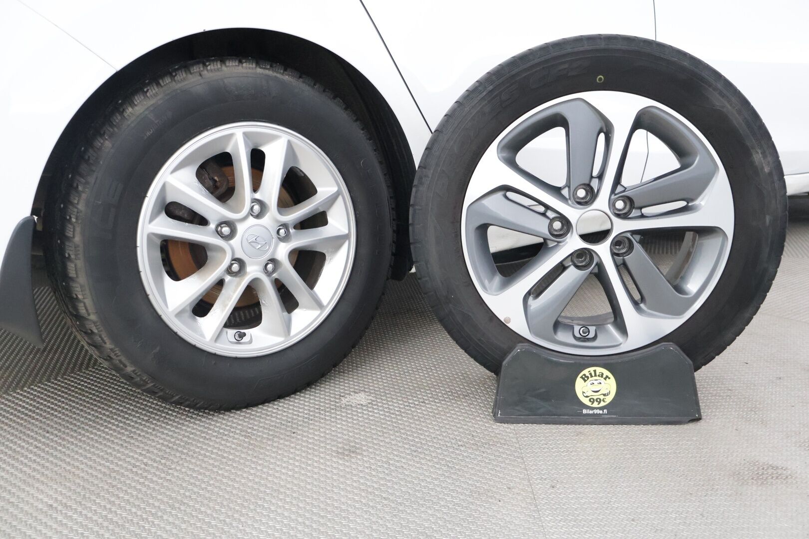 Hyundai i30 5d 2017 1,6 6MT ISG GO! * / Tutkat/ Ratinlämmitin/ Isofix/ Lohko * - Kahdet renkaat, Pienet kilometrit - Osta nyt, maksa vasta ensi vuonna