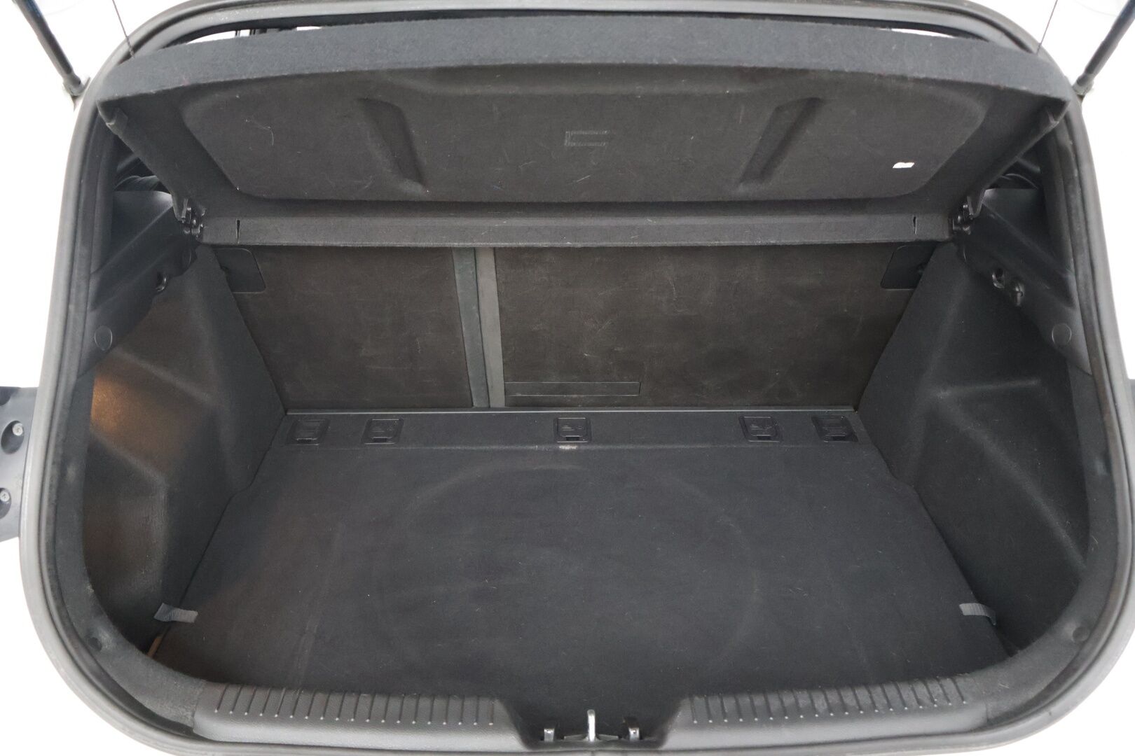 Hyundai i30 5d 2017 1,6 6MT ISG GO! * / Tutkat/ Ratinlämmitin/ Isofix/ Lohko * - Kahdet renkaat, Pienet kilometrit - Osta nyt, maksa vasta ensi vuonna