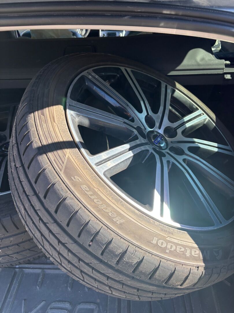 Volvo V60 2017 D5 AWD Twin Engine Classic Summum - YritysOutlet - Myydään vain yrityksille - Täysnahat / Muistipenkkit / Keyelss GO / Sensus navi / Harman Kardon / VOC / Digimittaristo / Kaukovaloautomatiikka / Vetokoukku 