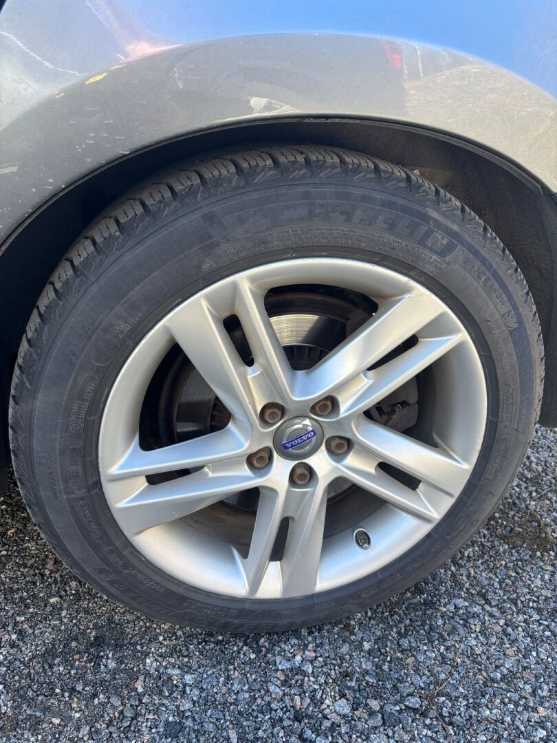 Volvo V60 2017 D5 AWD Twin Engine Classic Summum - YritysOutlet - Myydään vain yrityksille - Täysnahat / Muistipenkkit / Keyelss GO / Sensus navi / Harman Kardon / VOC / Digimittaristo / Kaukovaloautomatiikka / Vetokoukku 