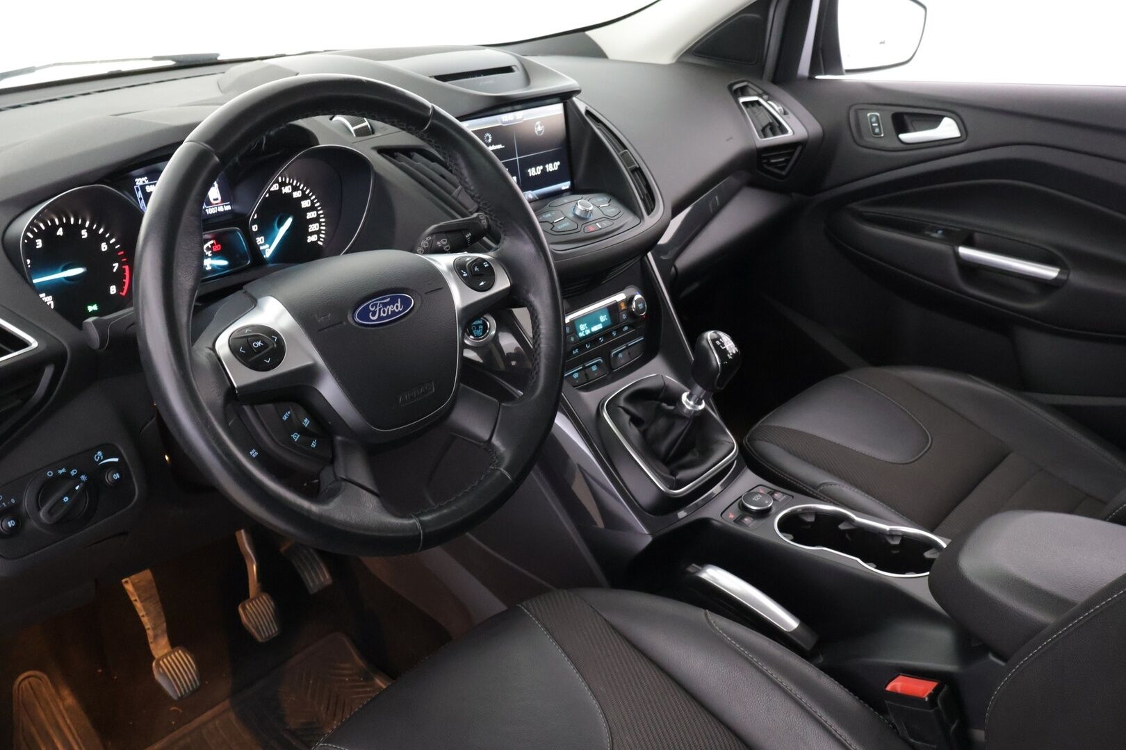 Ford Kuga 2016 1,5 EcoBoost 150 hv FWD M6 Titanium 5-ovinen *2-om Suomi-auto / Vakkari / P-tutka*