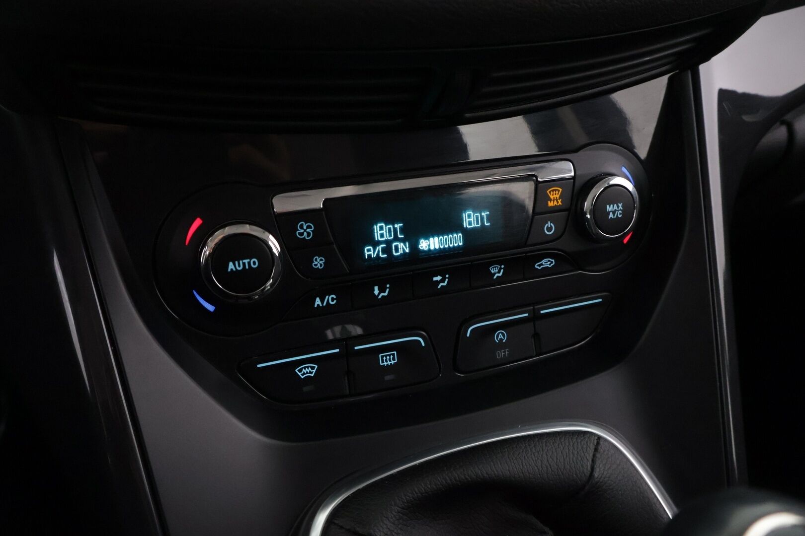Ford Kuga 2016 1,5 EcoBoost 150 hv FWD M6 Titanium 5-ovinen *2-om Suomi-auto / Vakkari / P-tutka*