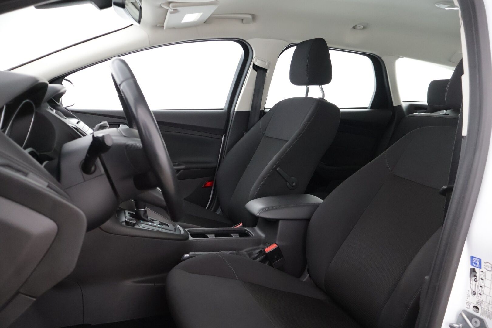 Ford Focus 2016 1,0 EcoBoost 125 hv Start/Stop A6 Trend Wagon * Koukku / Vakionopeudensäädin / Ilmastointi / P-Tutkat * - * Yhdellä omistajalla ollut 2025 asti, siisti yksilö asiallisilla varusteilla *