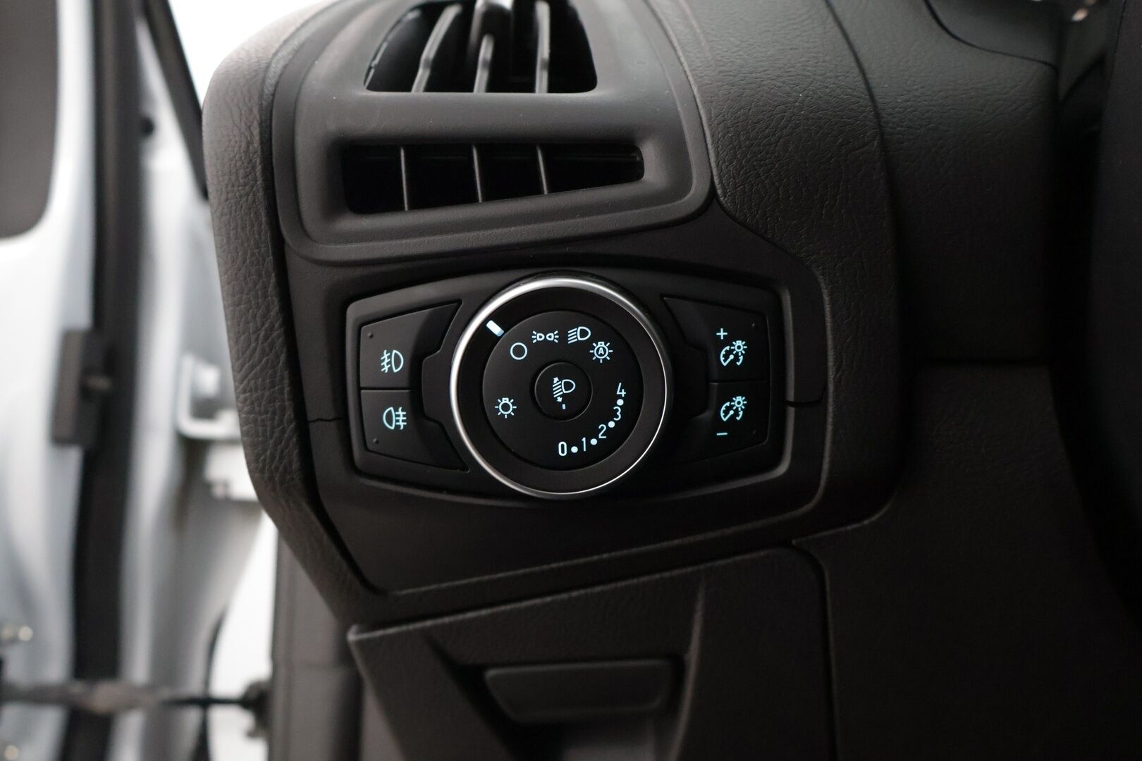 Ford Focus 2016 1,0 EcoBoost 125 hv Start/Stop A6 Trend Wagon * Koukku / Vakionopeudensäädin / Ilmastointi / P-Tutkat * - * Yhdellä omistajalla ollut 2025 asti, siisti yksilö asiallisilla varusteilla *