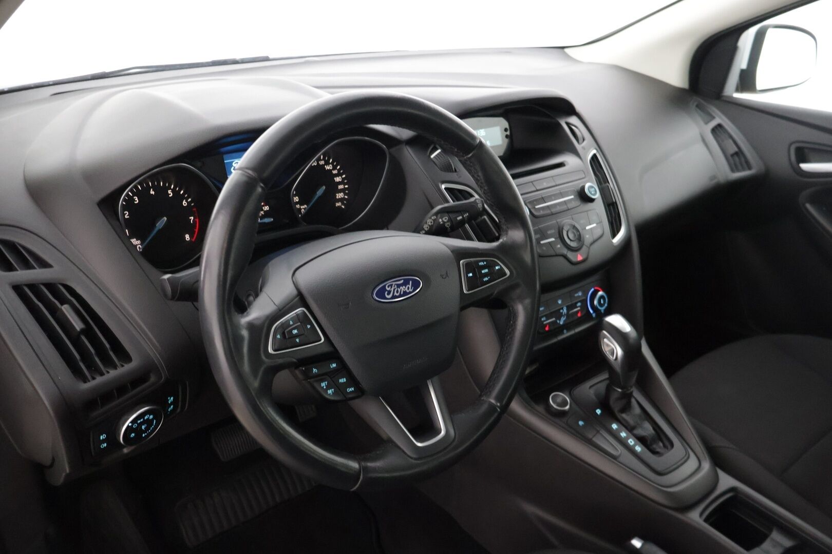 Ford Focus 2016 1,0 EcoBoost 125 hv Start/Stop A6 Trend Wagon * Koukku / Vakionopeudensäädin / Ilmastointi / P-Tutkat * - * Yhdellä omistajalla ollut 2025 asti, siisti yksilö asiallisilla varusteilla *