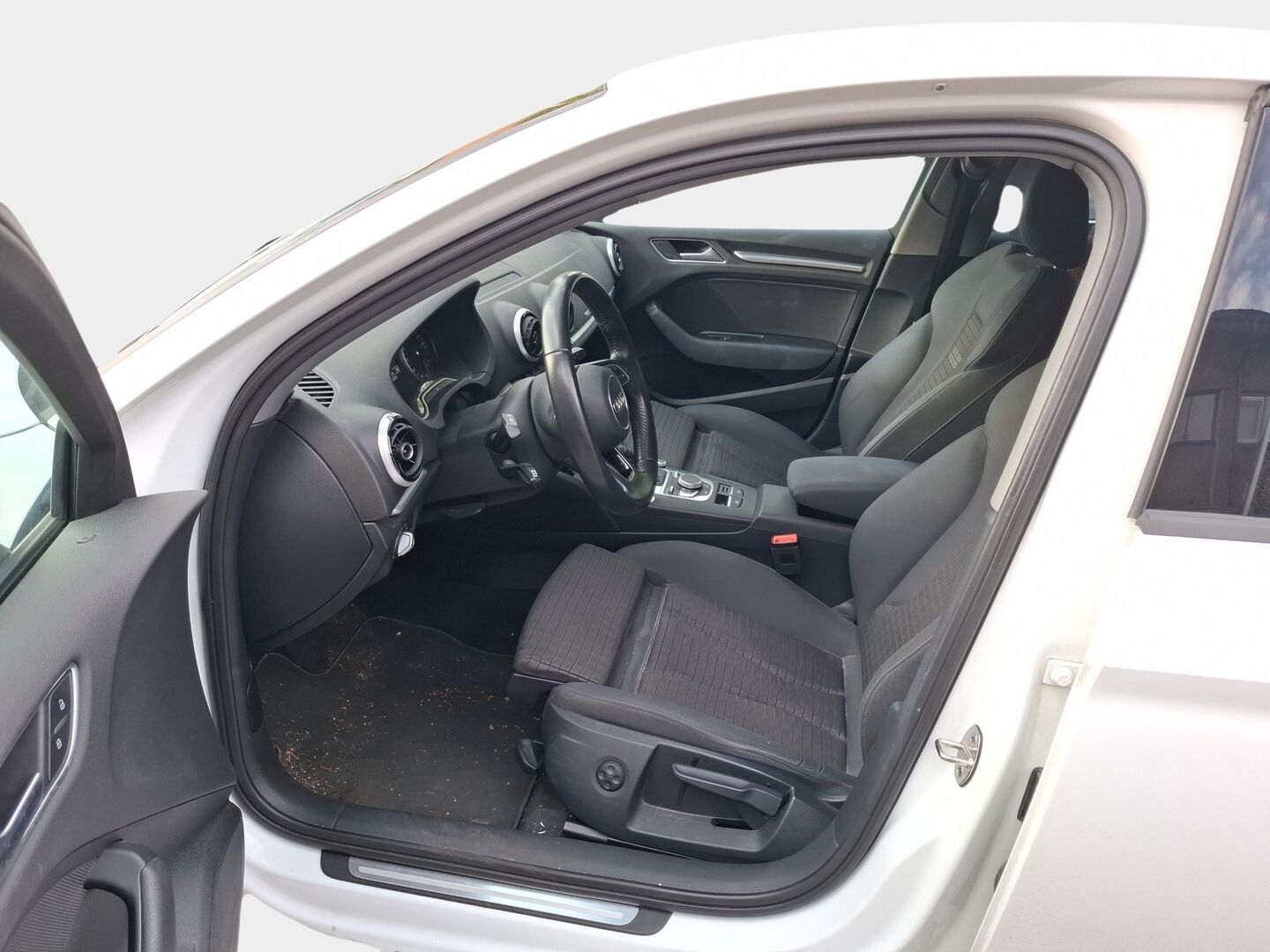 Audi A3 2017 Sedan First Edition Business Sport 1,4 TFSI COD 110 kW ultra S tronic // ACC / Keyless / Sport-penkit / LED // - Juuri katsastettu / Jakopää tehty