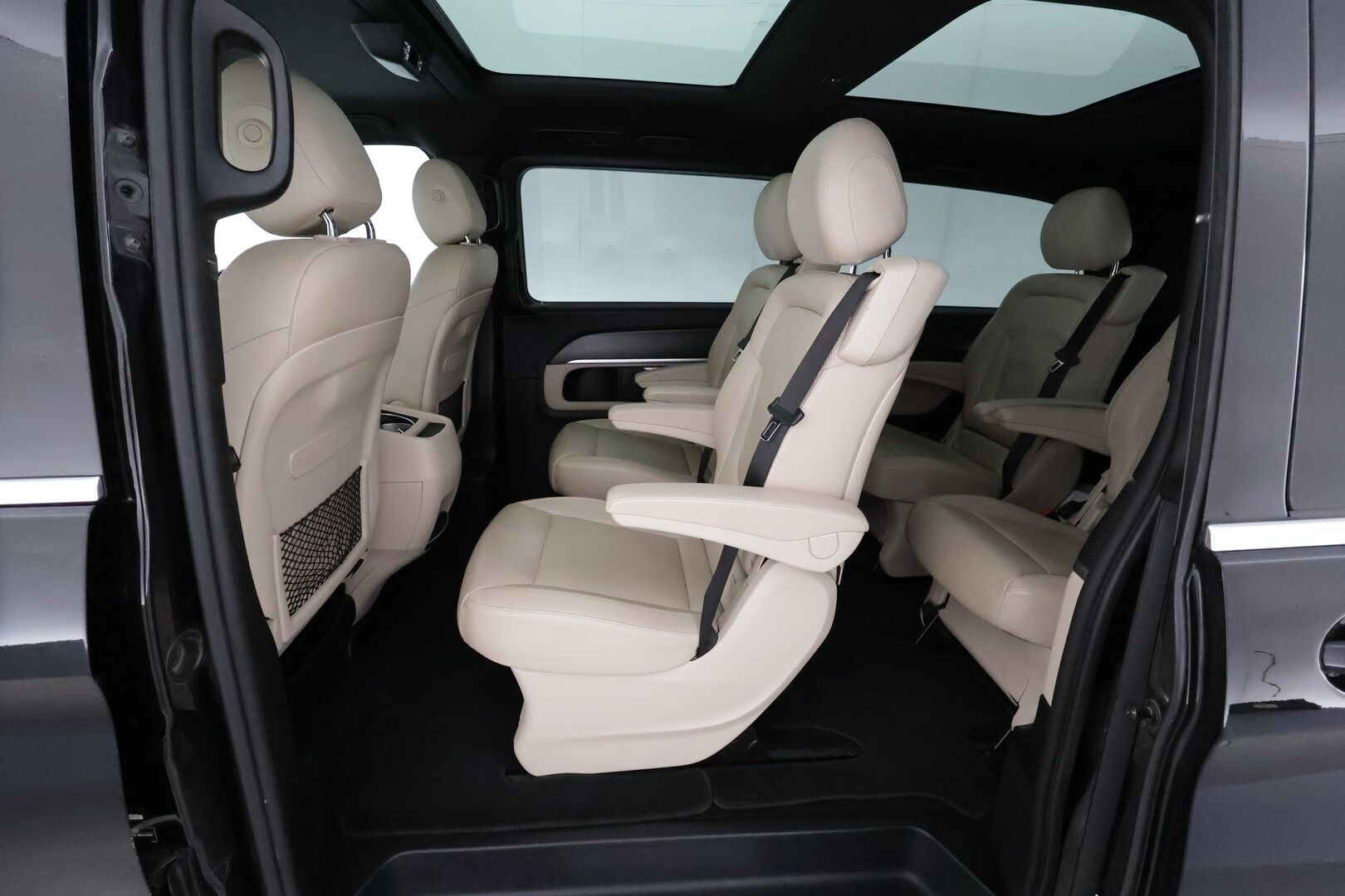 Mercedes-Benz V 2016 250CDI keskipitkä Premium Business AMG - 3,99 % KORKOTARJOUS TÄHÄN AUTOON - Webasto / Burmester / Vetokoukku / Distronic+ / Panorama / Peruutuskamera / ILS LED / Vaaleat Nahat / Vetokoukku / Supertuote!