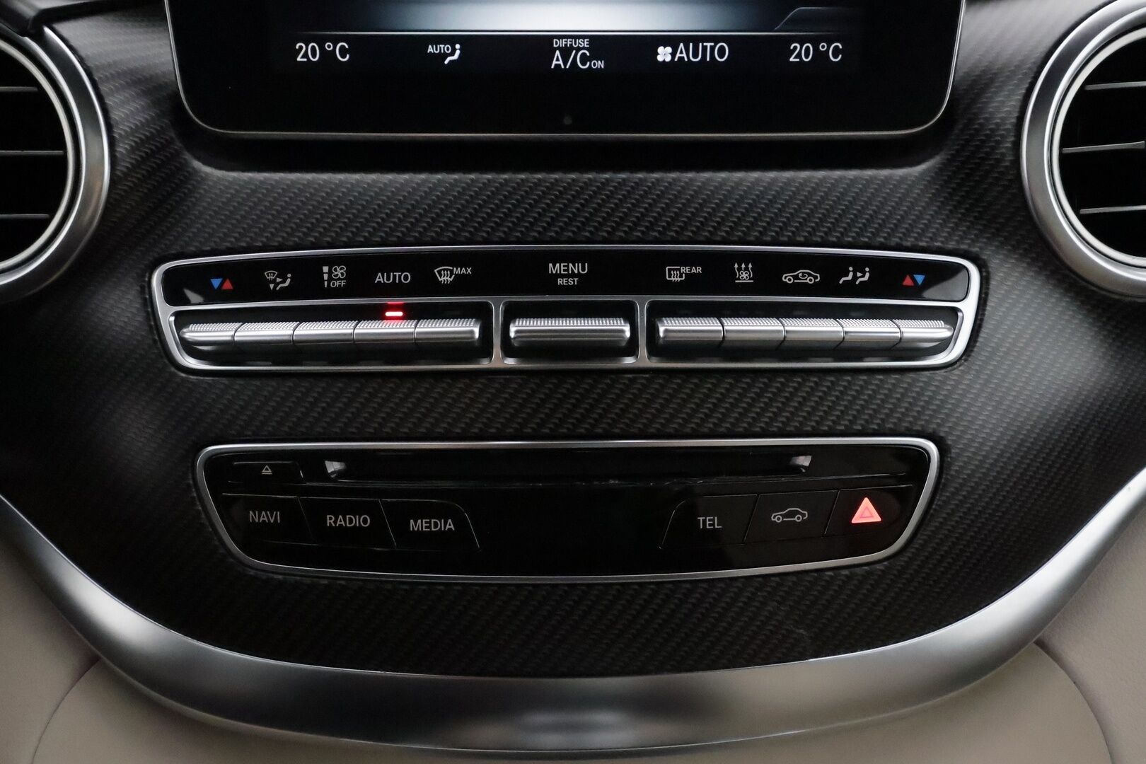 Mercedes-Benz V 2016 250CDI keskipitkä Premium Business AMG - 3,99 % KORKOTARJOUS TÄHÄN AUTOON - Webasto / Burmester / Vetokoukku / Distronic+ / Panorama / Peruutuskamera / ILS LED / Vaaleat Nahat / Vetokoukku / Supertuote!