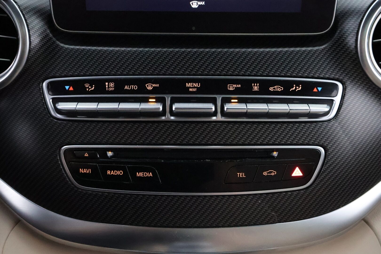 Mercedes-Benz V 2016 250CDI keskipitkä Premium Business AMG 6P - 3,99% KORKOTARJOUS TÄHÄN AUTOON 21.9. ASTI - Webasto / Burmester / Distronic+ / Panorama / Viilennetyt & Lämmitetyt Mukitelineet / Vaaleat Ilmastoidut Nahat / Vetokoukku / Juuri tullut Tampereell