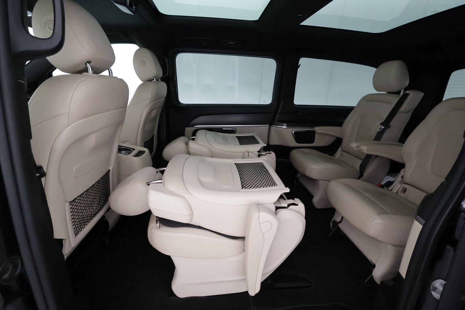 Mercedes-Benz V 2016 250CDI keskipitkä Premium Business AMG - 3,99 % KORKOTARJOUS TÄHÄN AUTOON - Webasto / Burmester / Vetokoukku / Distronic+ / Panorama / Peruutuskamera / ILS LED / Vaaleat Nahat / Vetokoukku / Supertuote!