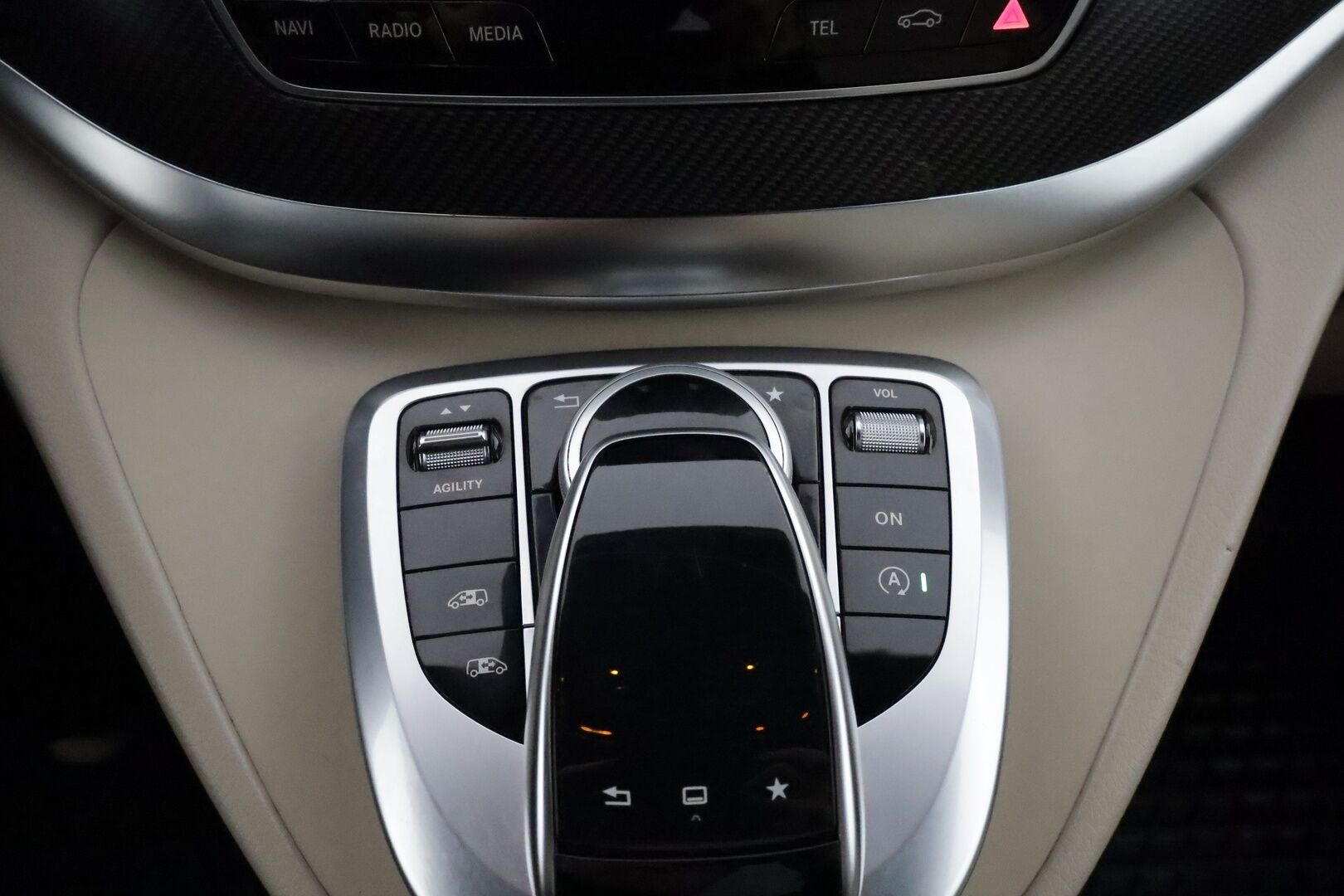 Mercedes-Benz V 2016 250CDI keskipitkä Premium Business AMG - 3,99 % KORKOTARJOUS TÄHÄN AUTOON - Webasto / Burmester / Vetokoukku / Distronic+ / Panorama / Peruutuskamera / ILS LED / Vaaleat Nahat / Vetokoukku / Supertuote!
