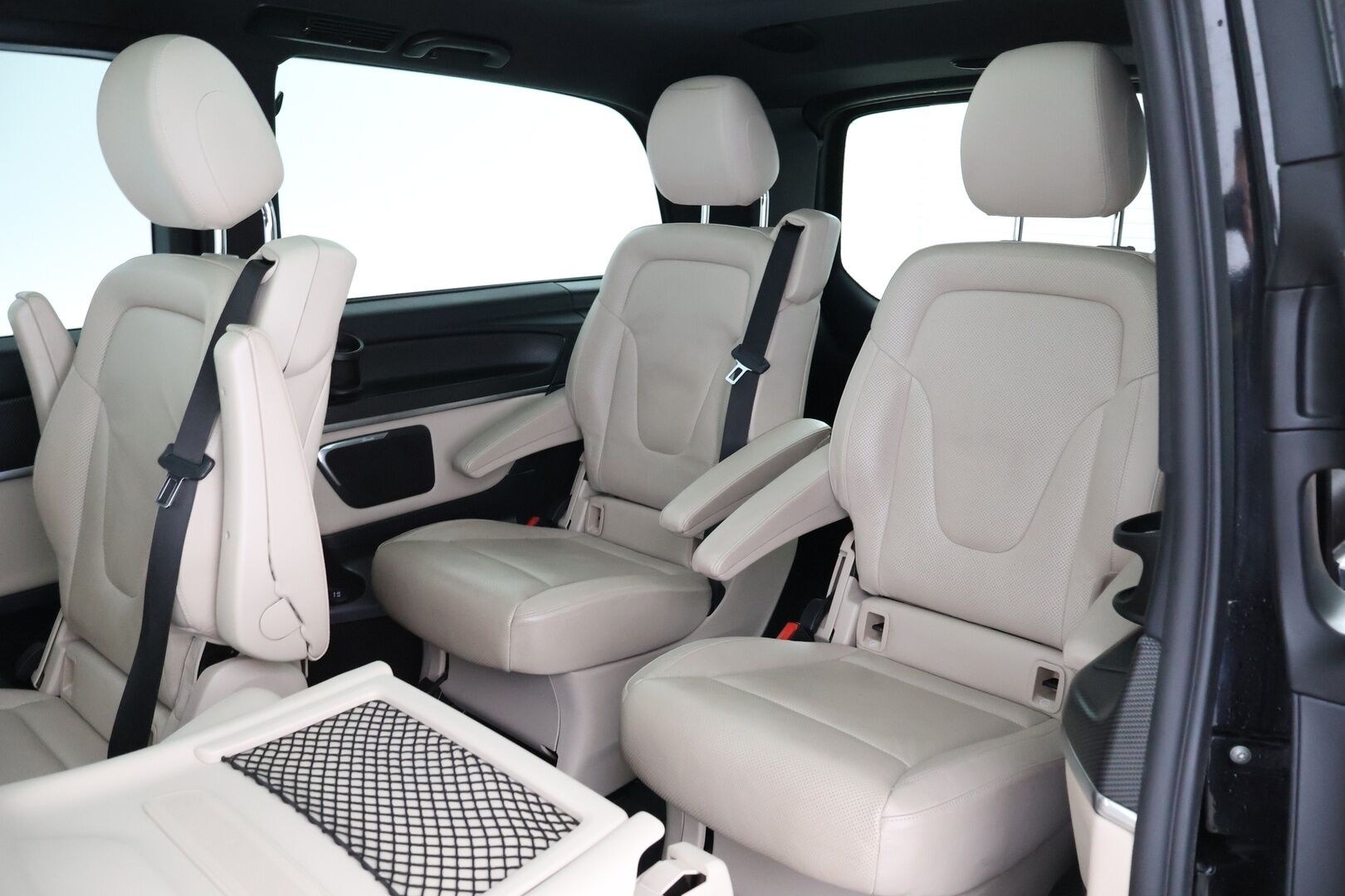 Mercedes-Benz V 2016 250CDI keskipitkä Premium Business AMG 6P - 3,99% KORKOTARJOUS TÄHÄN AUTOON 21.9. ASTI - Webasto / Burmester / Distronic+ / Panorama / Viilennetyt & Lämmitetyt Mukitelineet / Vaaleat Ilmastoidut Nahat / Vetokoukku / Juuri tullut Tampereell