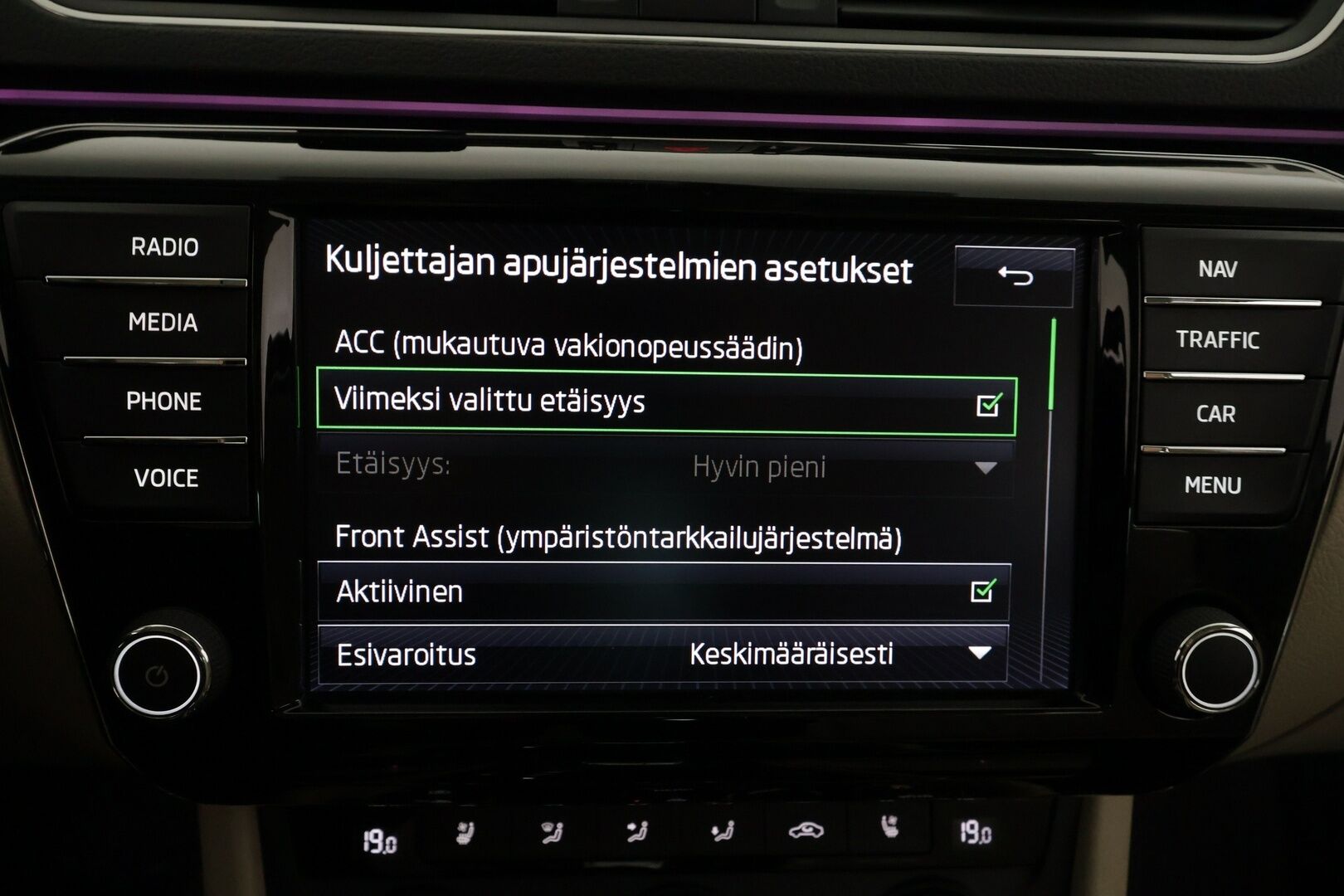 Skoda Superb 2017 1,4 TSI ACT L&K DSG Autom. - | ACC | Webasto | Koukku | Canton | LED | Muistipenkki | P.Kamera | Ilmastoidut nahat | Navi | Keyless | Apple&Android | Lasikattoluukku | 1.Om Suomi-auto | Kahdet renkaat |
