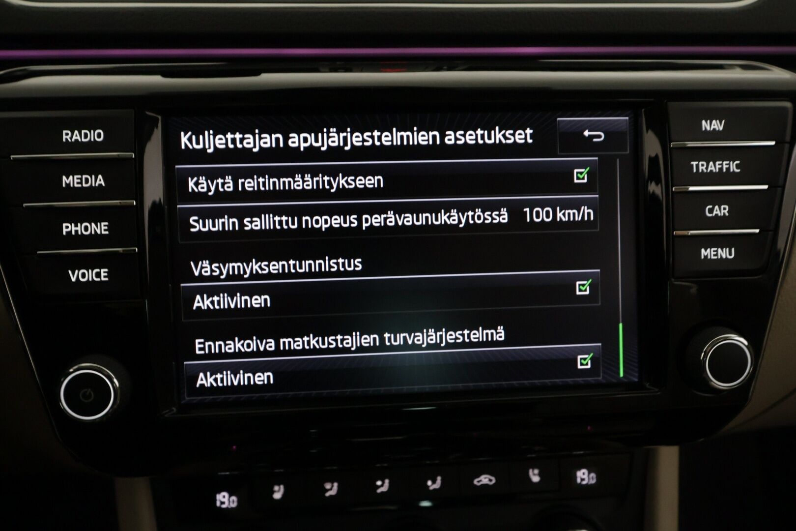 Skoda Superb 2017 1,4 TSI ACT L&K DSG Autom. - | ACC | Webasto | Koukku | Canton | LED | Muistipenkki | P.Kamera | Ilmastoidut nahat | Navi | Keyless | Apple&Android | Lasikattoluukku | 1.Om Suomi-auto | Kahdet renkaat |