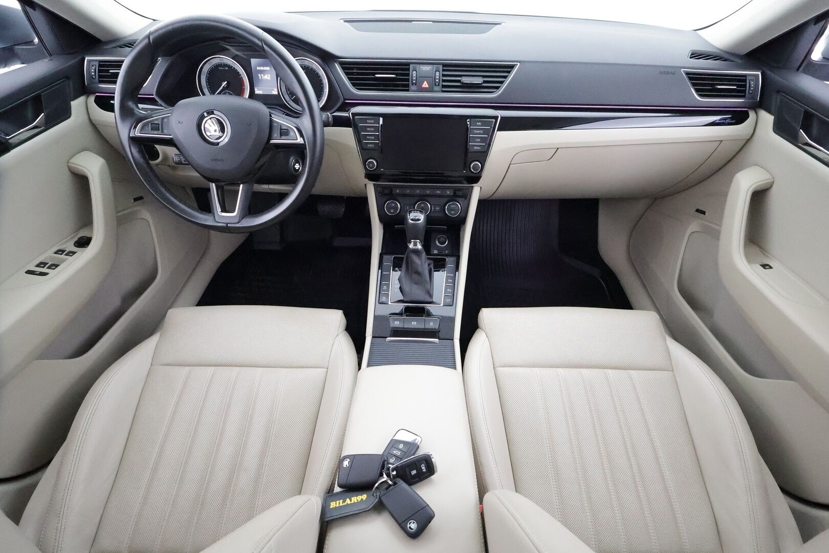 Skoda Superb 2017 1,4 TSI ACT L&K DSG Autom. - | ACC | Webasto | Koukku | Canton | LED | Muistipenkki | P.Kamera | Ilmastoidut nahat | Navi | Keyless | Apple&Android | Lasikattoluukku | 1.Om Suomi-auto | Kahdet renkaat |