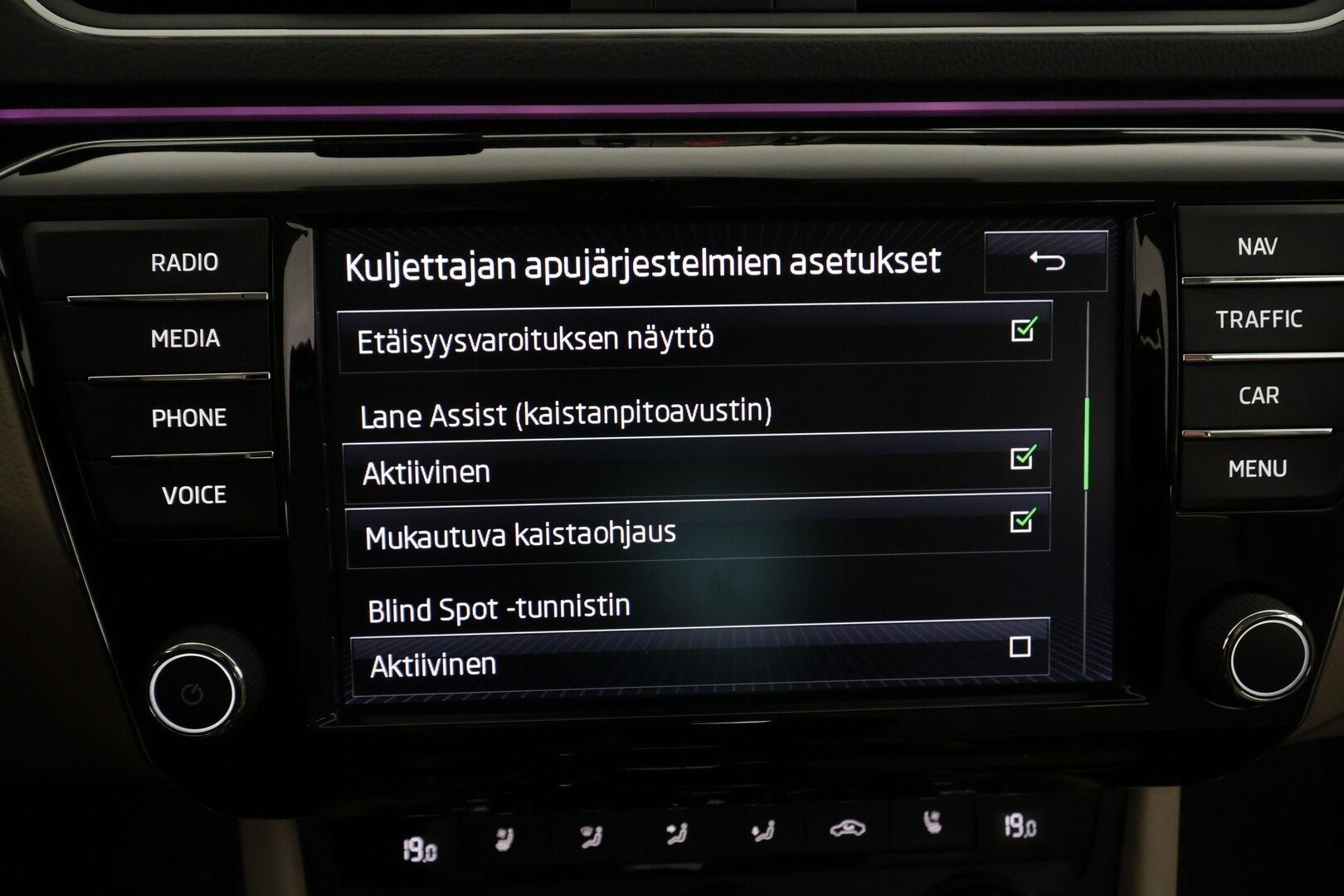 Skoda Superb 2017 1,4 TSI ACT L&K DSG Autom. - | ACC | Webasto | Koukku | Canton | LED | Muistipenkki | P.Kamera | Ilmastoidut nahat | Navi | Keyless | Apple&Android | Lasikattoluukku | 1.Om Suomi-auto | Kahdet renkaat |