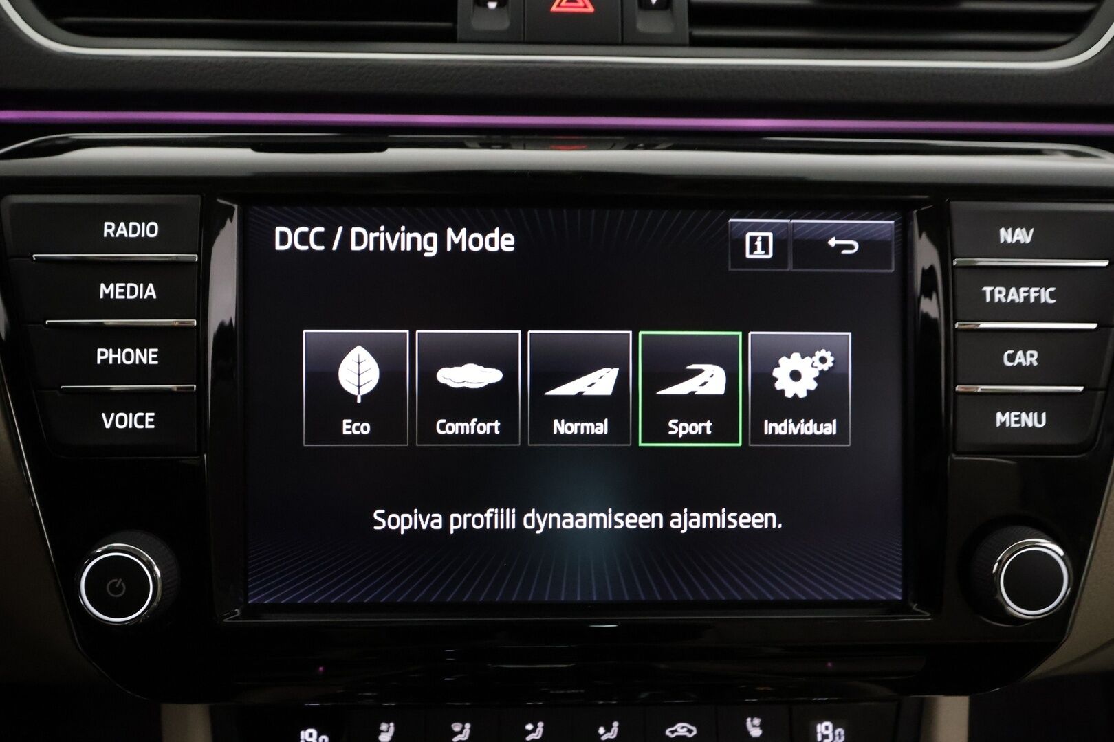 Skoda Superb 2017 1,4 TSI ACT L&K DSG Autom. - | ACC | Webasto | Koukku | Canton | LED | Muistipenkki | P.Kamera | Ilmastoidut nahat | Navi | Keyless | Apple&Android | Lasikattoluukku | 1.Om Suomi-auto | Kahdet renkaat |