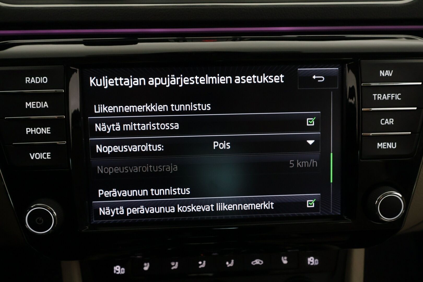 Skoda Superb 2017 1,4 TSI ACT L&K DSG Autom. - | ACC | Webasto | Koukku | Canton | LED | Muistipenkki | P.Kamera | Ilmastoidut nahat | Navi | Keyless | Apple&Android | Lasikattoluukku | 1.Om Suomi-auto | Kahdet renkaat |