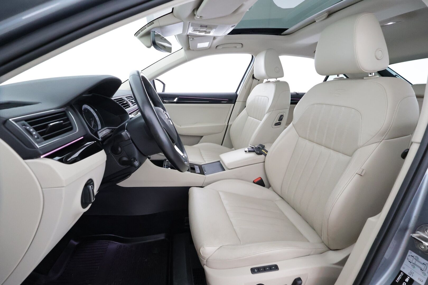Skoda Superb 2017 1,4 TSI ACT L&K DSG Autom. - | ACC | Webasto | Koukku | Canton | LED | Muistipenkki | P.Kamera | Ilmastoidut nahat | Navi | Keyless | Apple&Android | Lasikattoluukku | 1.Om Suomi-auto | Kahdet renkaat |