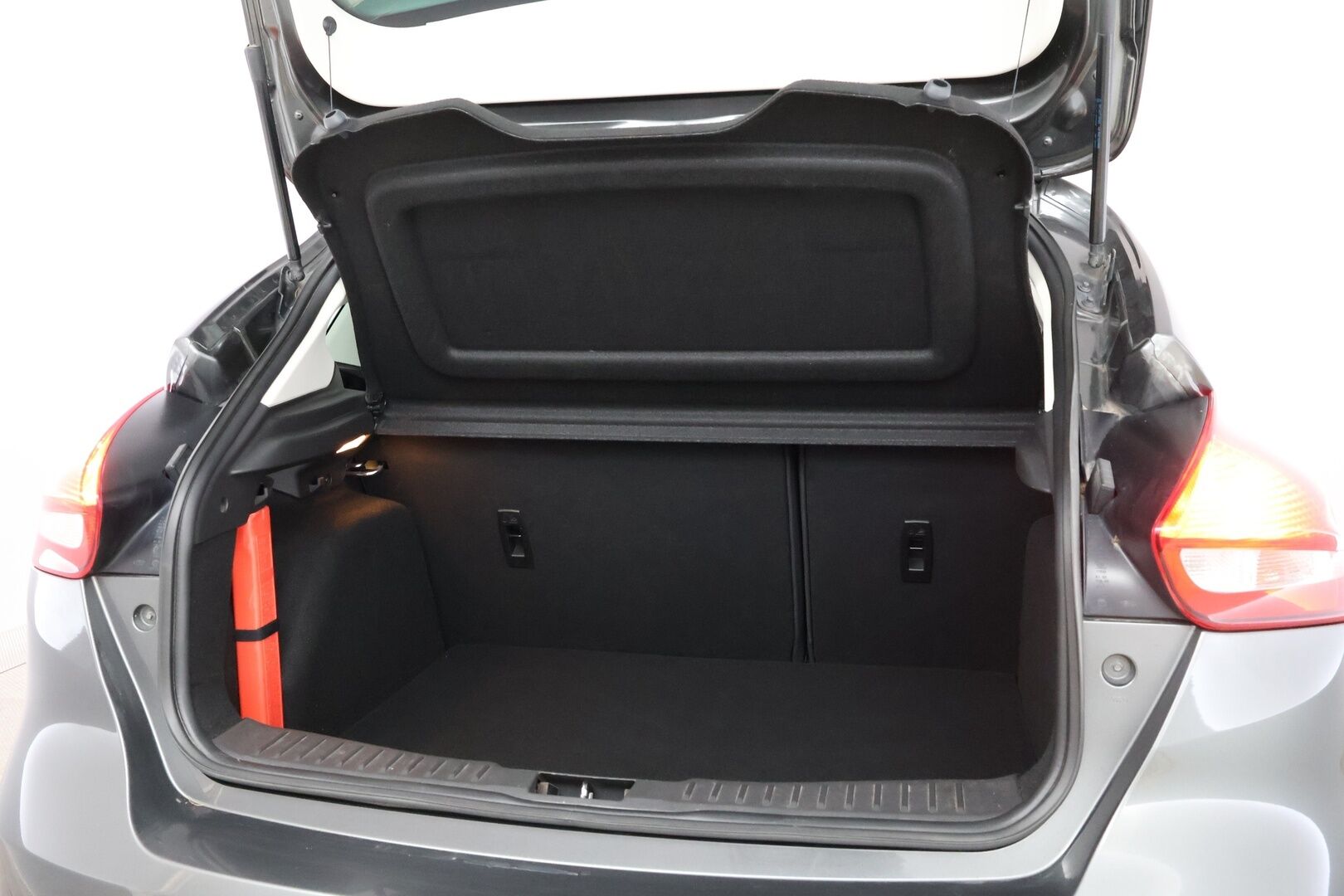 Ford Focus 2016 1,5 EcoBoost 182 hv Start/Stop M6 Titanium 5-ovinen * Vetokoukku / Lohko & Sisäpistoke / Vakkari / Lämpölasi / Vetokoukku! - Suomiauto / Hyvin huollettu / 2x Hyvät renkaat!