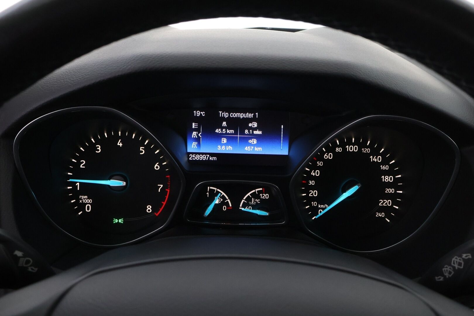 Ford Focus 2016 1,5 EcoBoost 182 hv Start/Stop M6 Titanium 5-ovinen * Vetokoukku / Lohko & Sisäpistoke / Vakkari / Lämpölasi / Vetokoukku! - Suomiauto / Hyvin huollettu / 2x Hyvät renkaat!