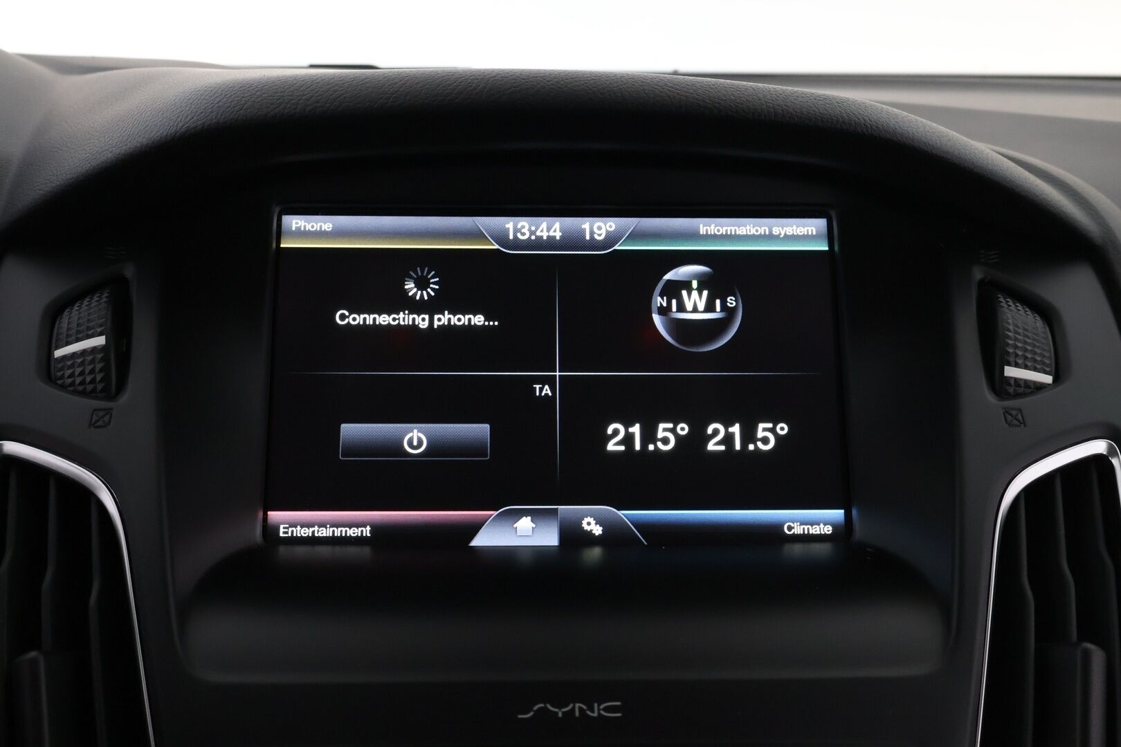 Ford Focus 2016 1,5 EcoBoost 182 hv Start/Stop M6 Titanium 5-ovinen * Vetokoukku / Lohko & Sisäpistoke / Vakkari / Lämpölasi / Vetokoukku! - Suomiauto / Hyvin huollettu / 2x Hyvät renkaat!