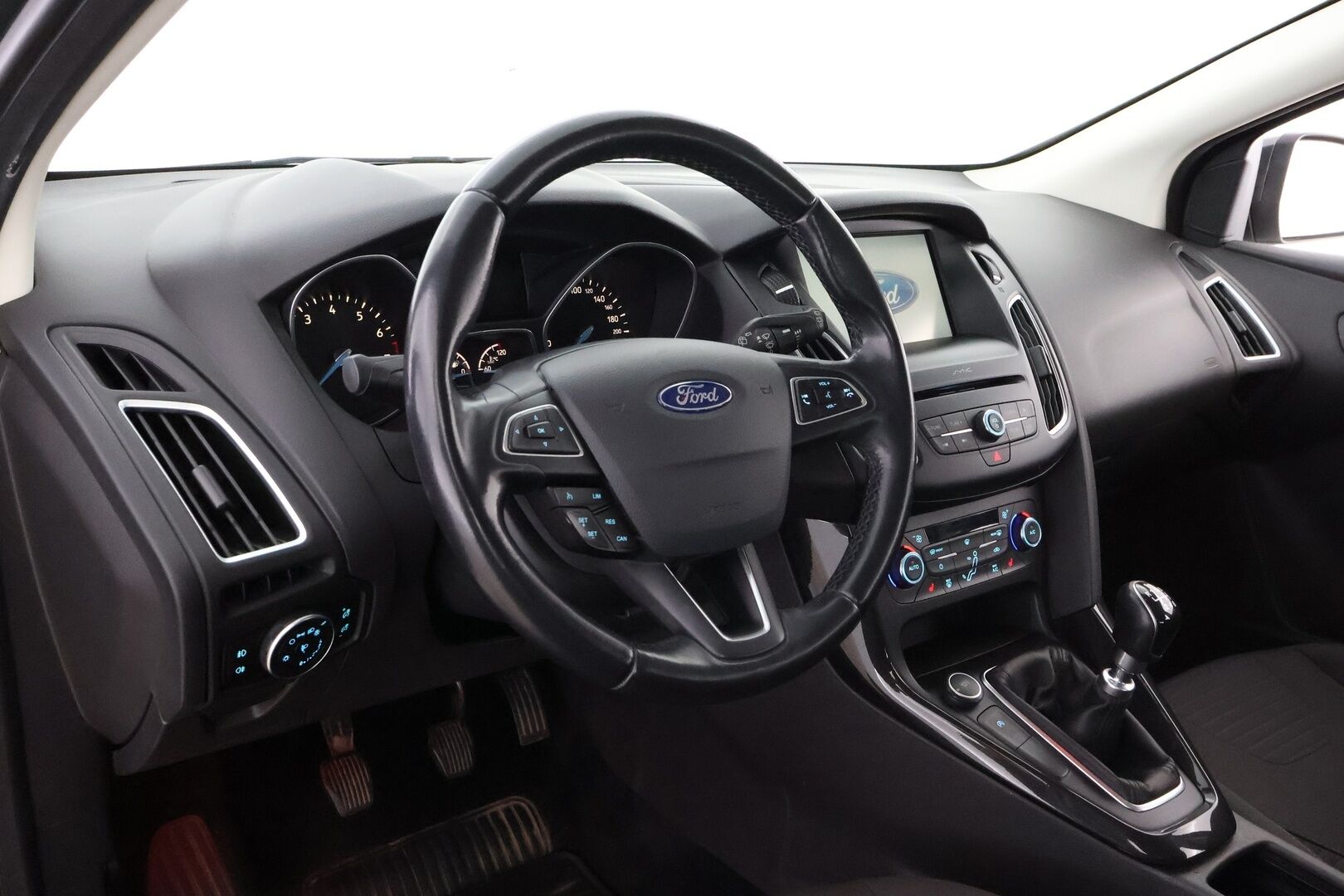 Ford Focus 2016 1,5 EcoBoost 182 hv Start/Stop M6 Titanium 5-ovinen * Vetokoukku / Lohko & Sisäpistoke / Vakkari / Lämpölasi / Vetokoukku! - Suomiauto / Hyvin huollettu / 2x Hyvät renkaat!