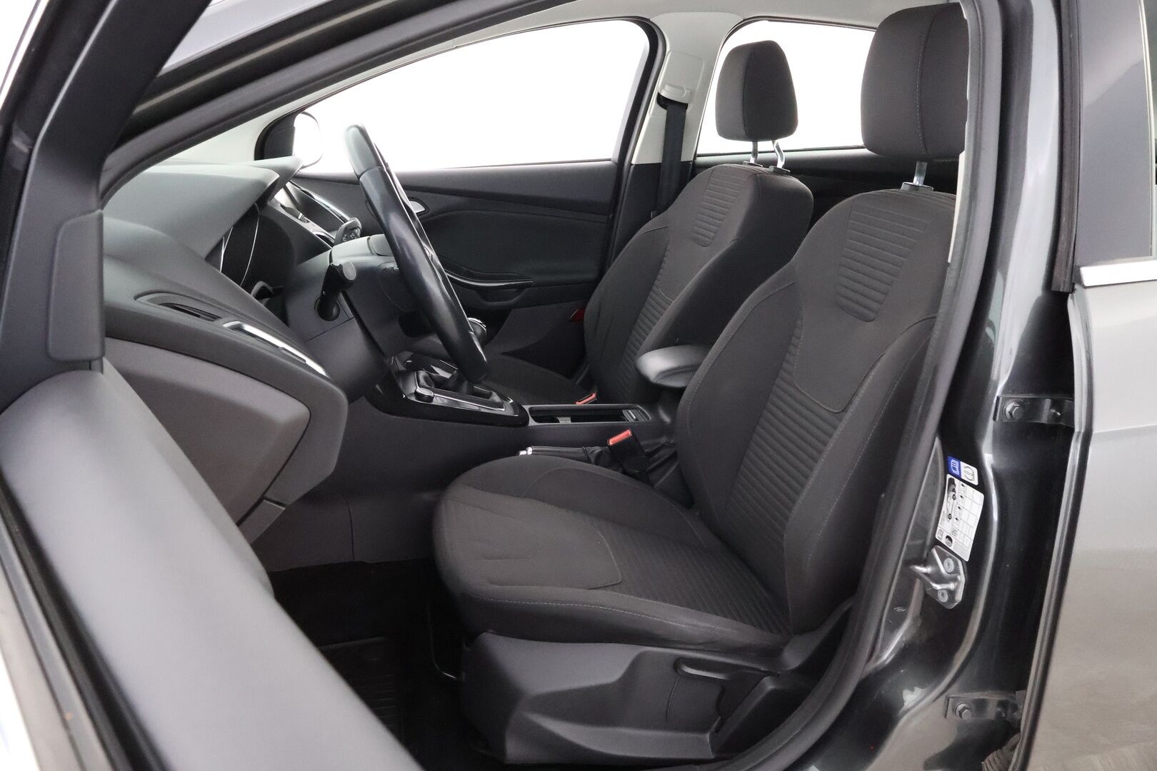 Ford Focus 2016 1,5 EcoBoost 182 hv Start/Stop M6 Titanium 5-ovinen * Vetokoukku / Lohko & Sisäpistoke / Vakkari / Lämpölasi / Vetokoukku! - Suomiauto / Hyvin huollettu / 2x Hyvät renkaat!