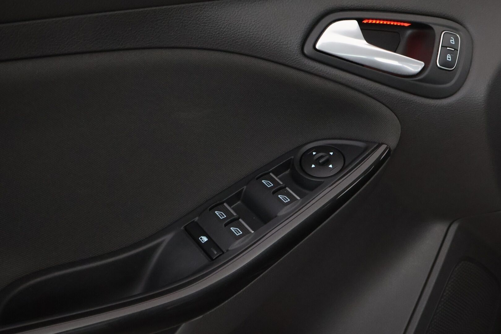 Ford Focus 2016 1,5 EcoBoost 182 hv Start/Stop M6 Titanium 5-ovinen * Vetokoukku / Lohko & Sisäpistoke / Vakkari / Lämpölasi / Vetokoukku! - Suomiauto / Hyvin huollettu / 2x Hyvät renkaat!