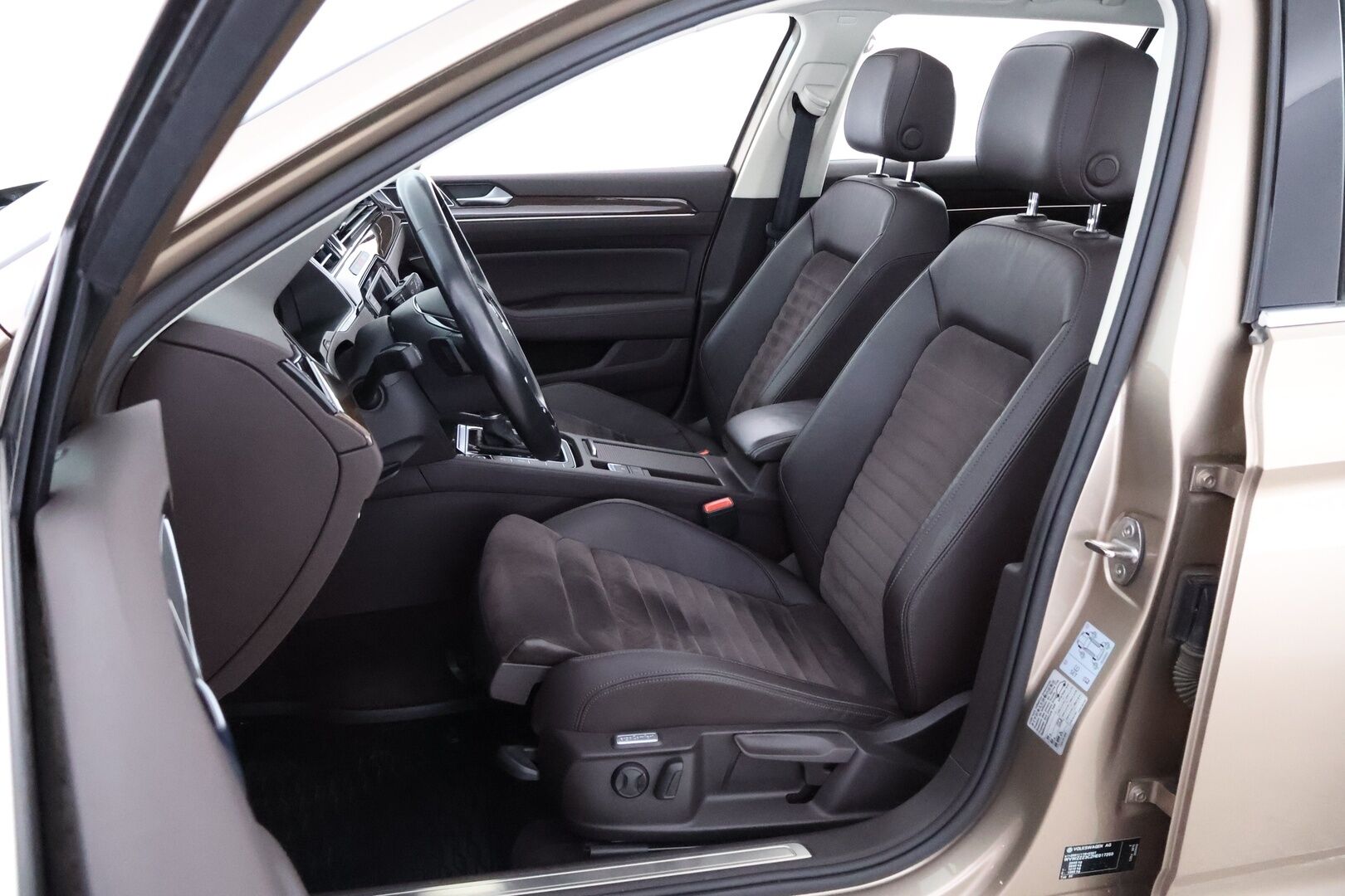 Volkswagen Passat 2017 Variant Highline 1,4 TSI 110 kW (150 hv) ACT DSG-automaatti - Suomiauto / Adapt.Vakkari / Digimittari / Nahka-Alcantara / Panorama / Navi / Vetokoukku / Lämmitettävä tuulilasi / Huippuvarusteet / Jakopää tehty!