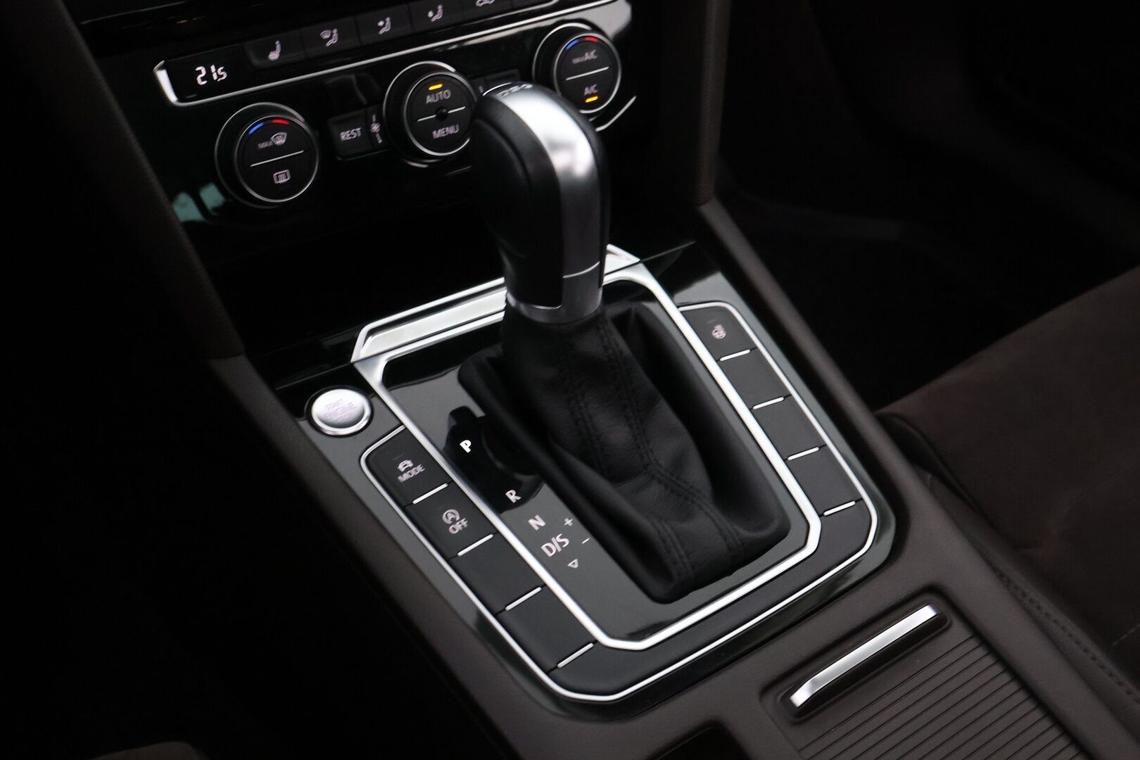 Volkswagen Passat 2017 Variant Highline 1,4 TSI 110 kW (150 hv) ACT DSG-automaatti - Suomiauto / Adapt.Vakkari / Digimittari / Nahka-Alcantara / Panorama / Navi / Vetokoukku / Lämmitettävä tuulilasi / Huippuvarusteet / Jakopää tehty!
